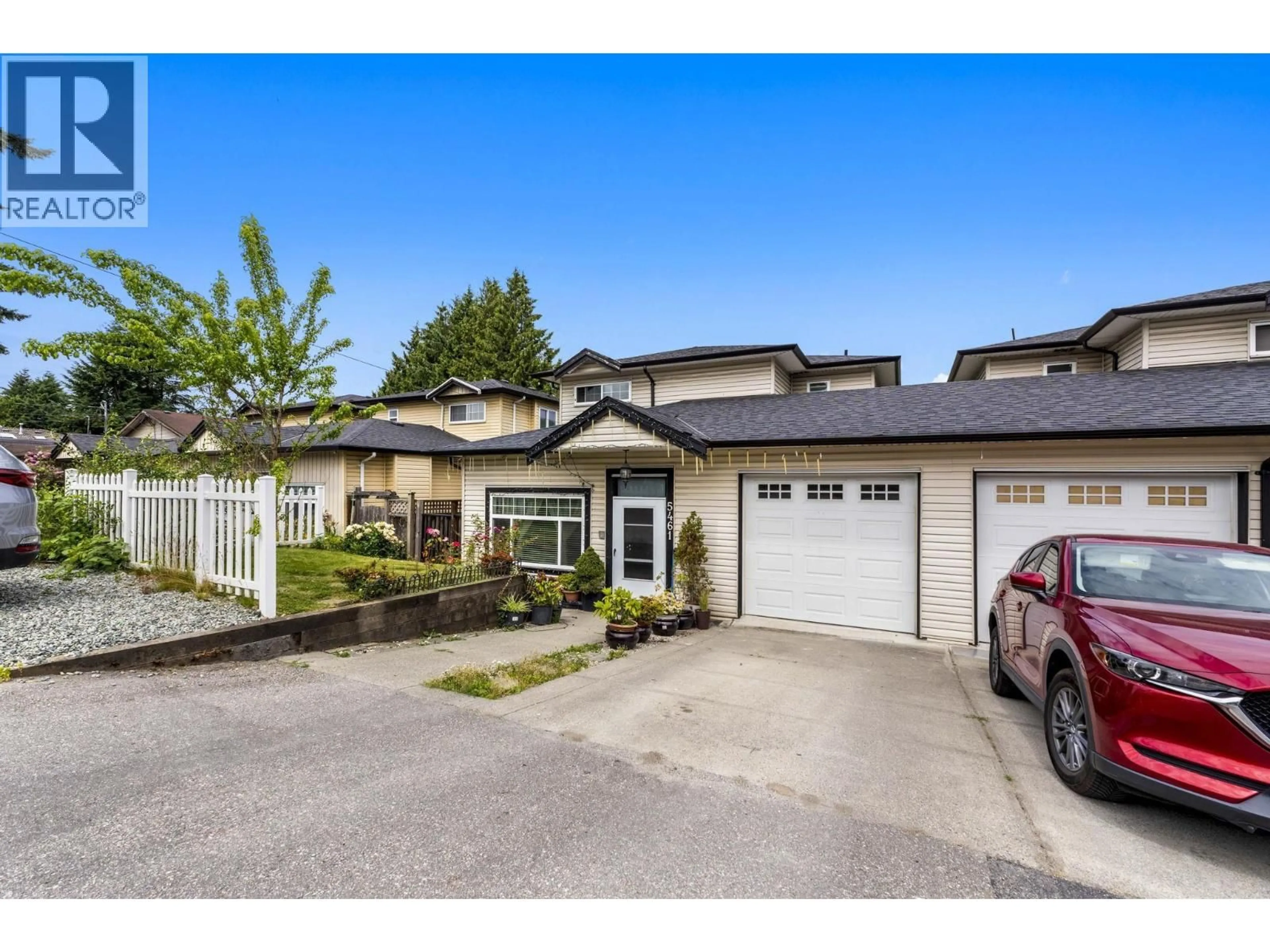 A pic from outside/outdoor area/front of a property/back of a property/a pic from drone, street for 5461 MANOR STREET, Burnaby British Columbia V5G1B6