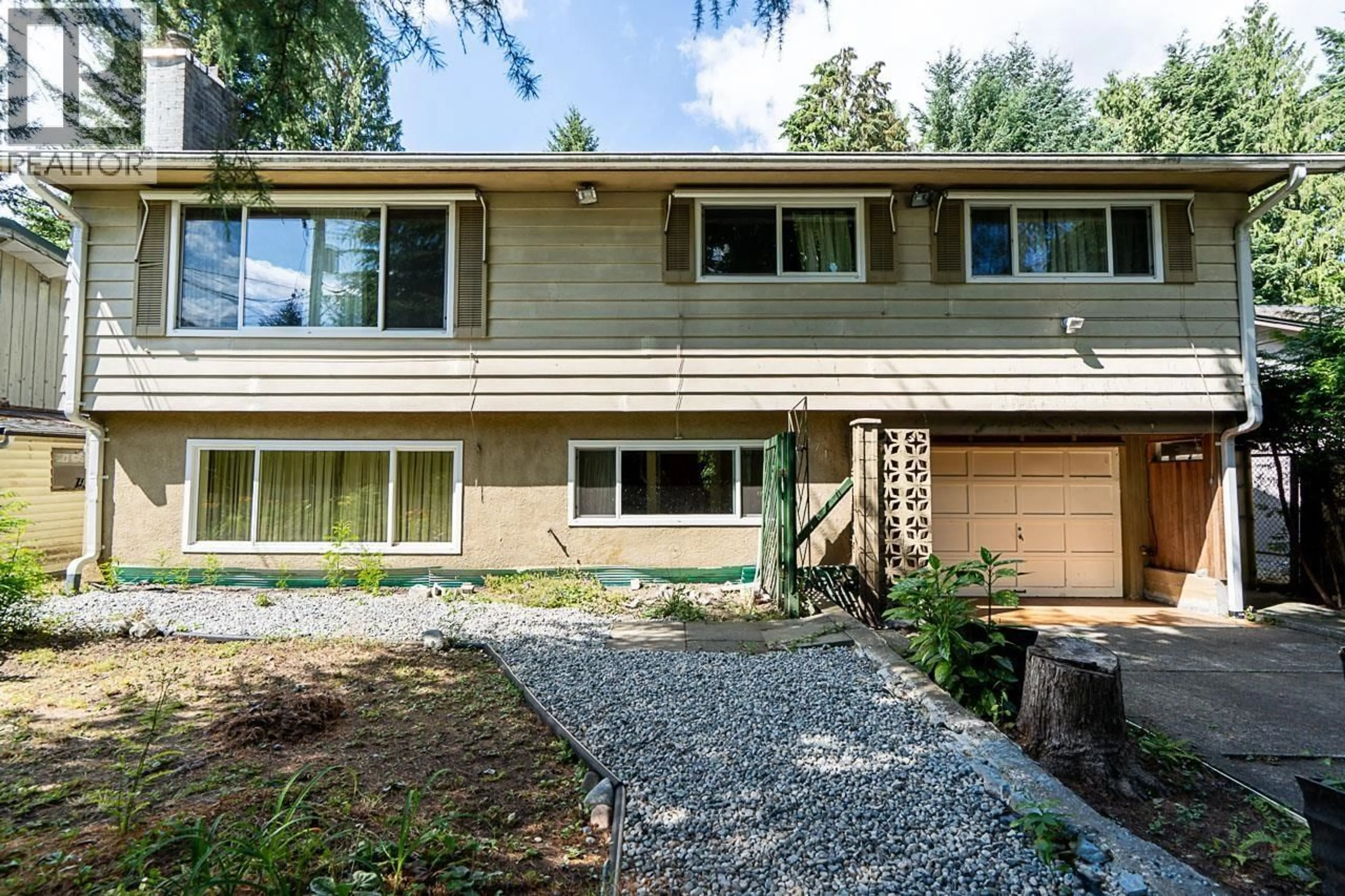 Home with vinyl exterior material, street for 1671 ROBERTSON AVENUE, Port Coquitlam British Columbia V3B1C9