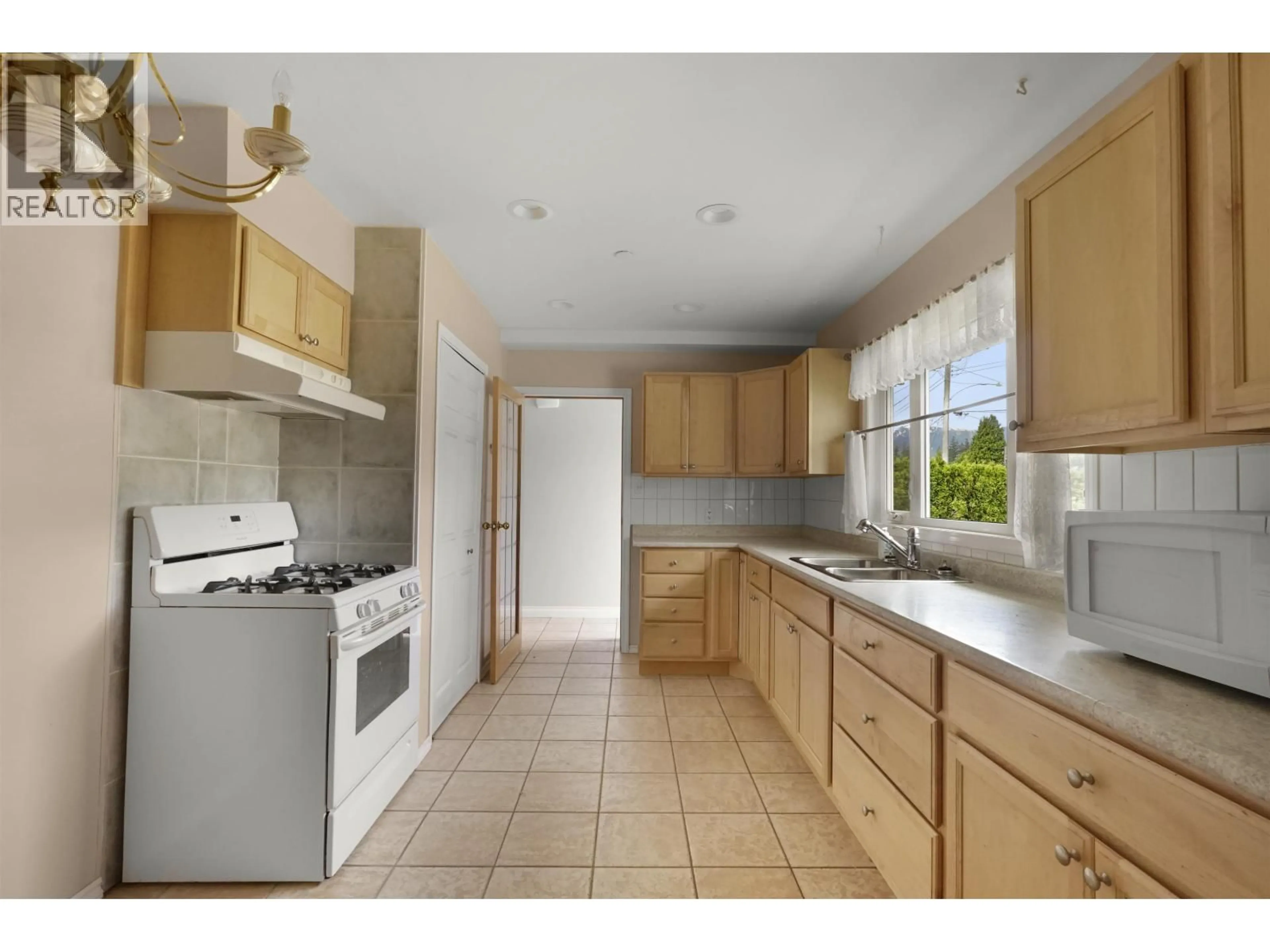 Standard kitchen, unknown for 71 CHILKO STREET, Kitimat British Columbia V8C1Y6