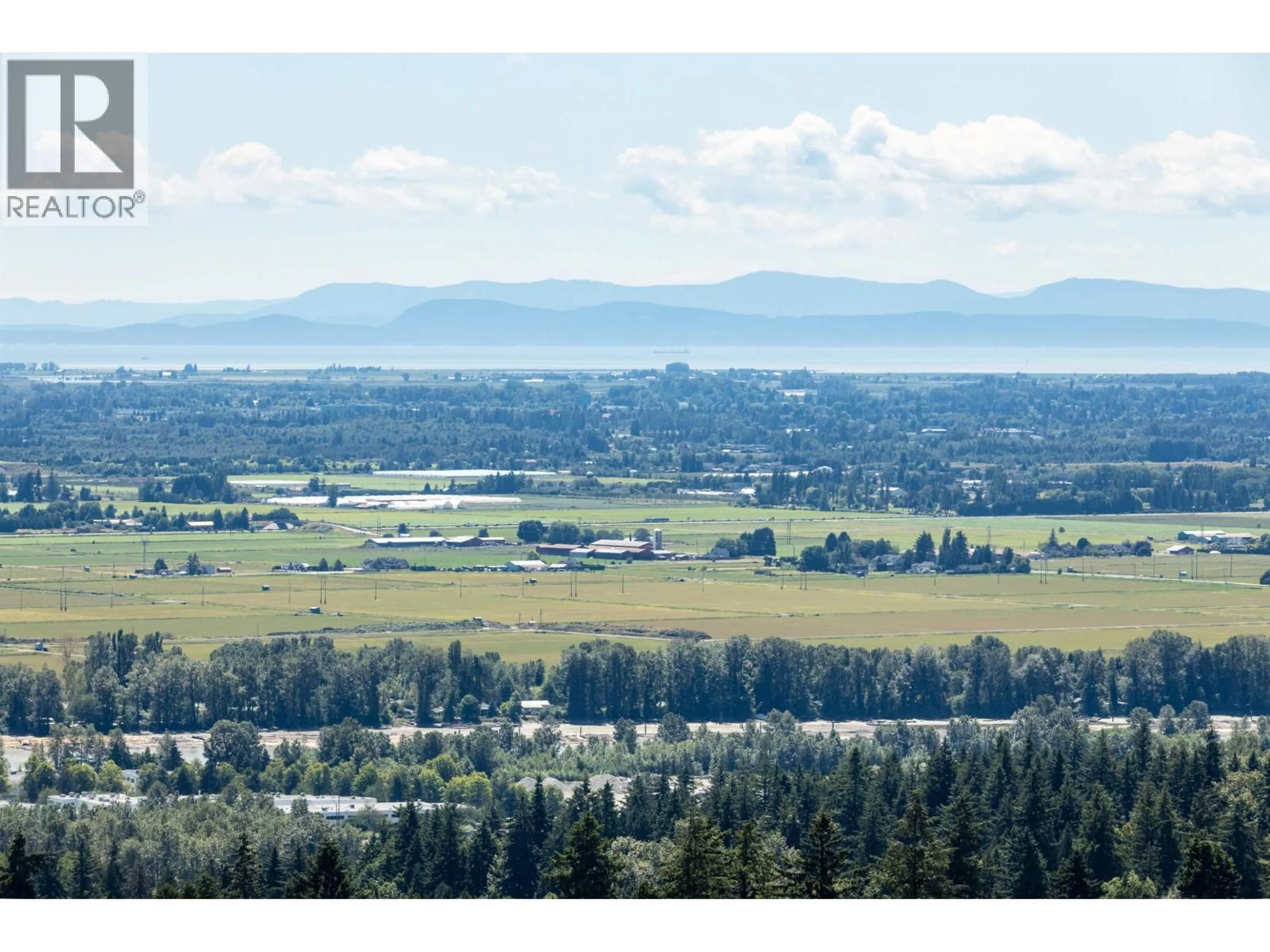 A pic from outside/outdoor area/front of a property/back of a property/a pic from drone, mountain view for 2810 - 6608 SUSSEX AVENUE, Burnaby British Columbia V5H3C7