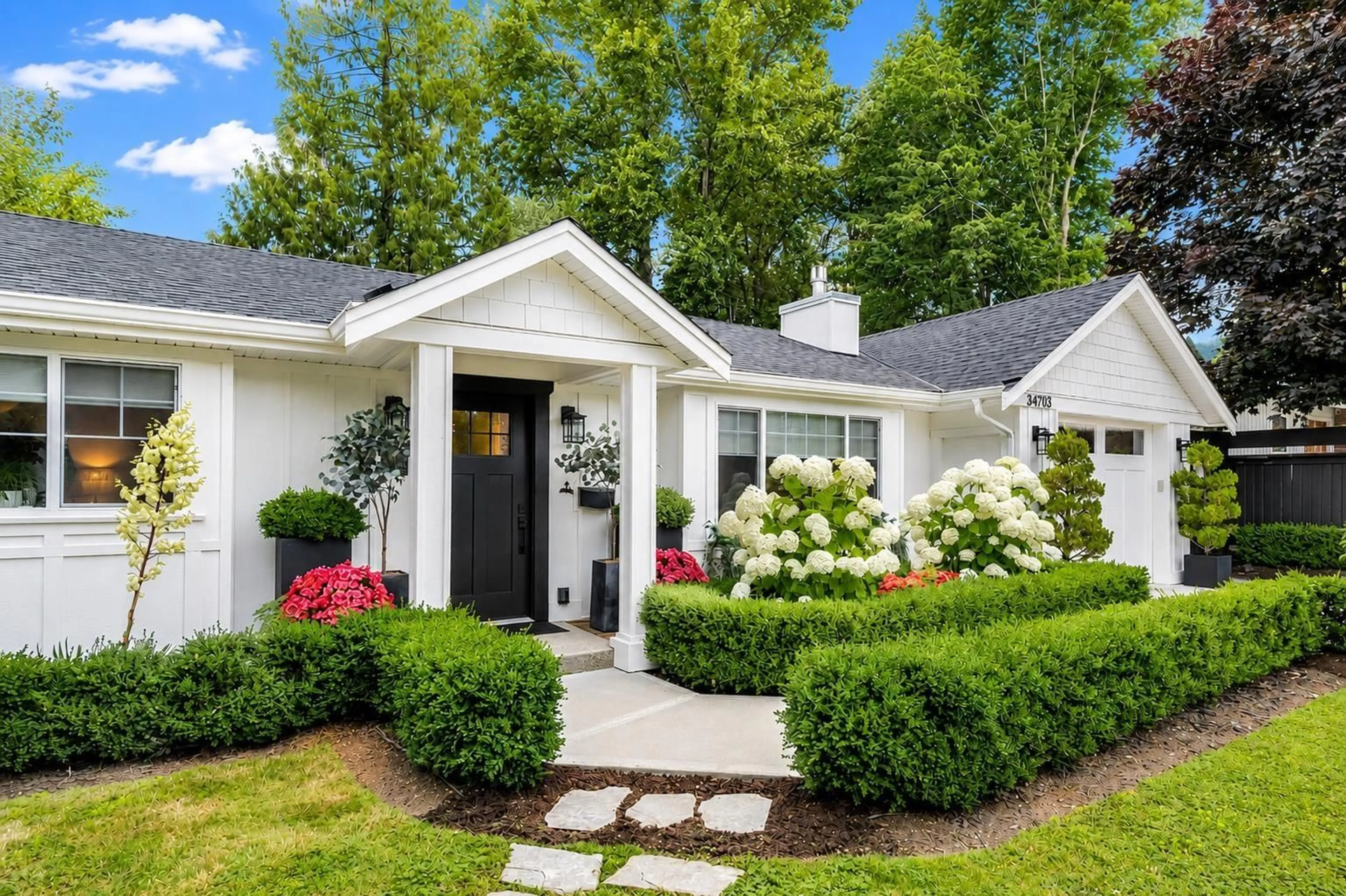 Home with vinyl exterior material, street for 34703 BLATCHFORD WAY, Abbotsford British Columbia V2S6M6
