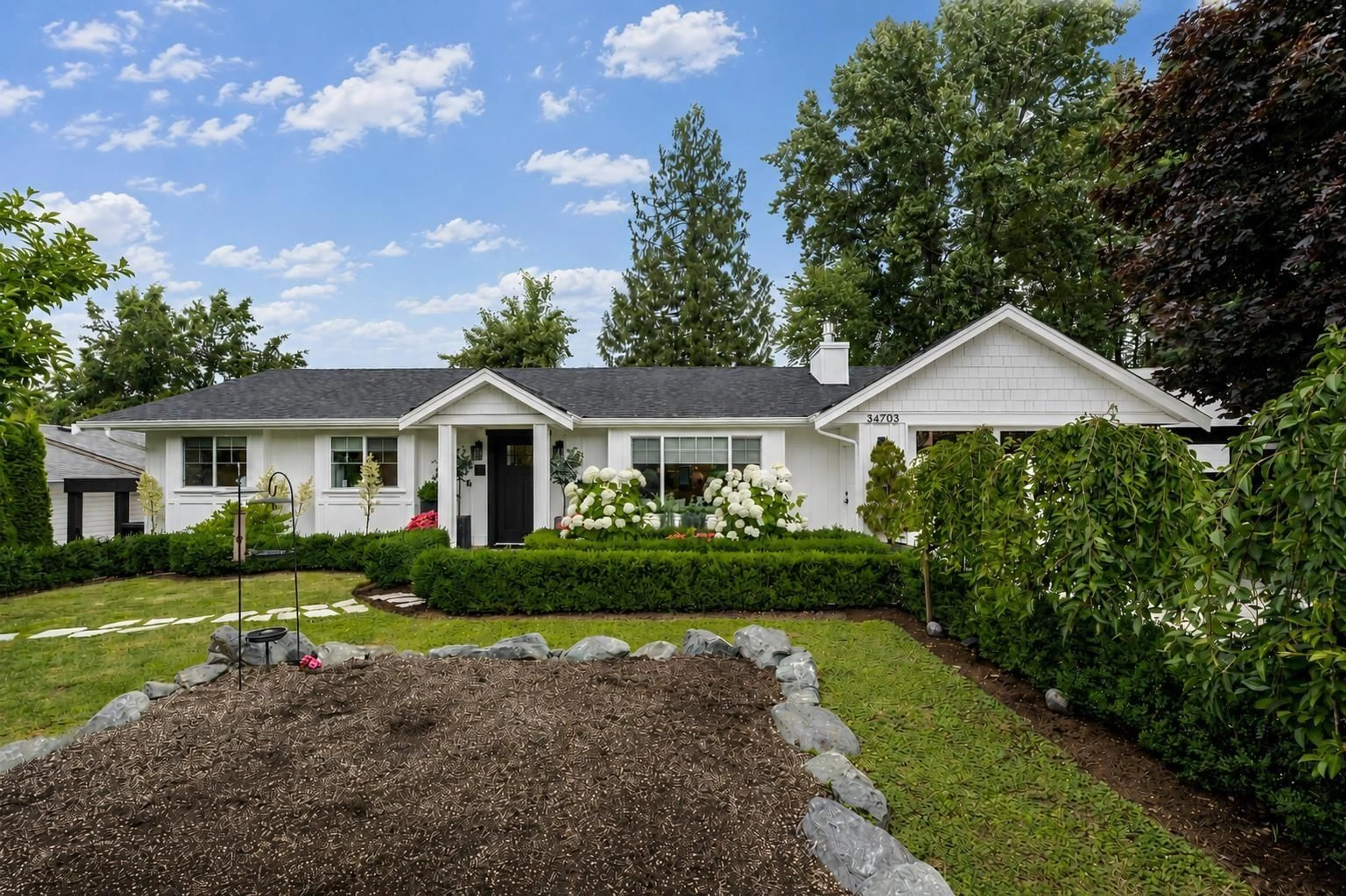 Home with vinyl exterior material, street for 34703 BLATCHFORD WAY, Abbotsford British Columbia V2S6M6