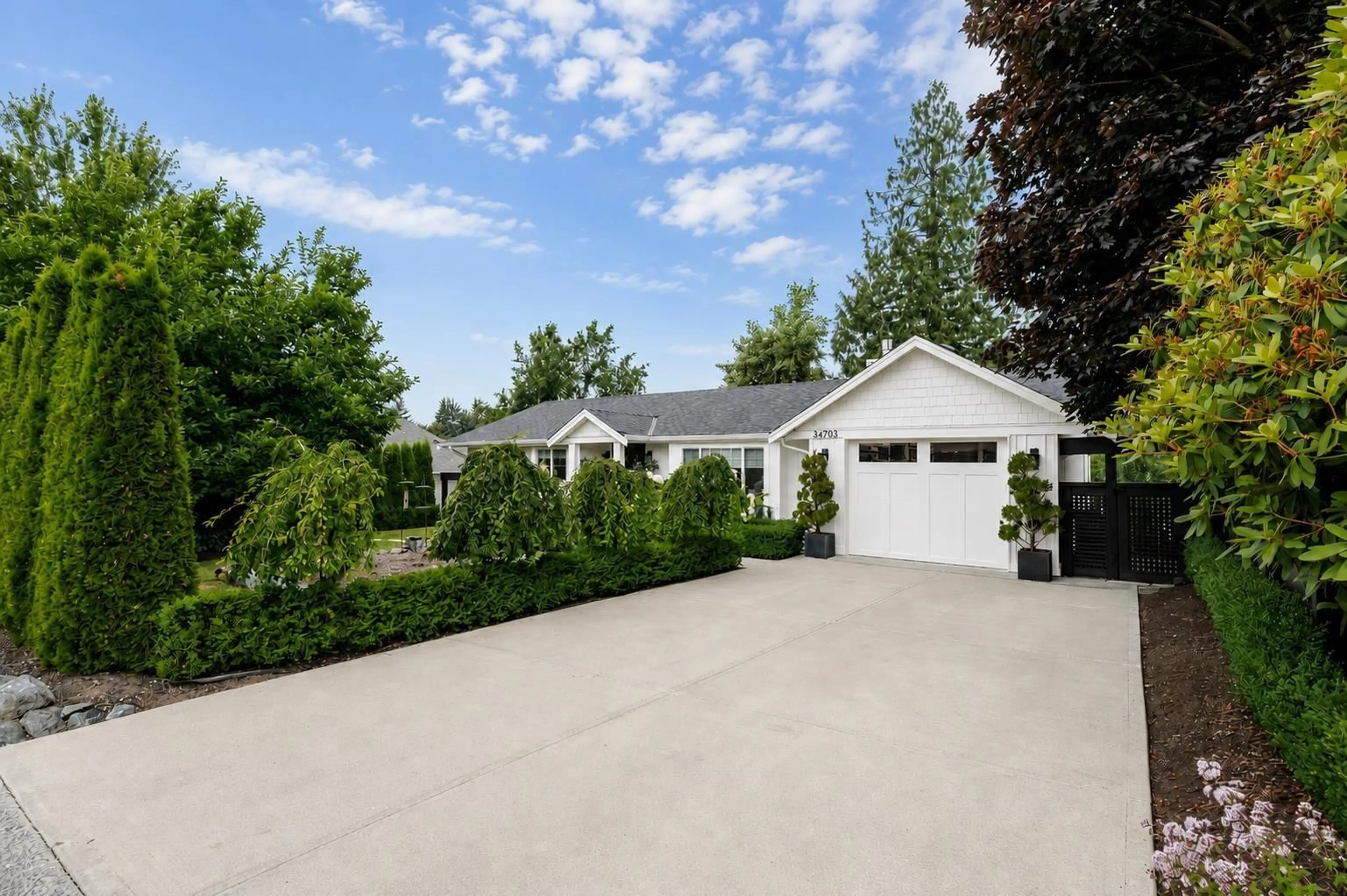 Home with vinyl exterior material, street for 34703 BLATCHFORD WAY, Abbotsford British Columbia V2S6M6