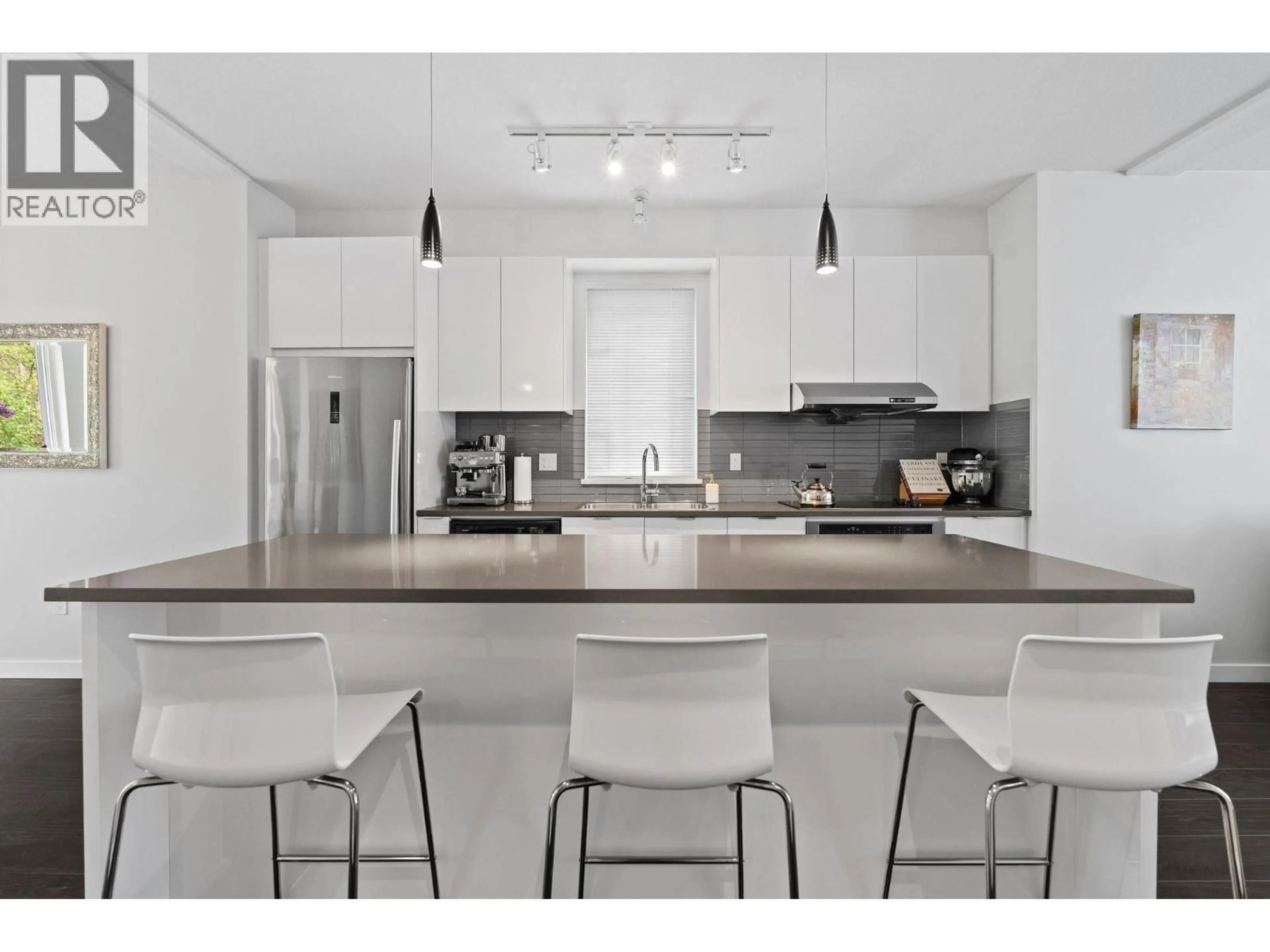 Open concept kitchen, ceramic/tile floor for 126 - 5550 ADMIRAL WAY, Delta British Columbia V4K0C4