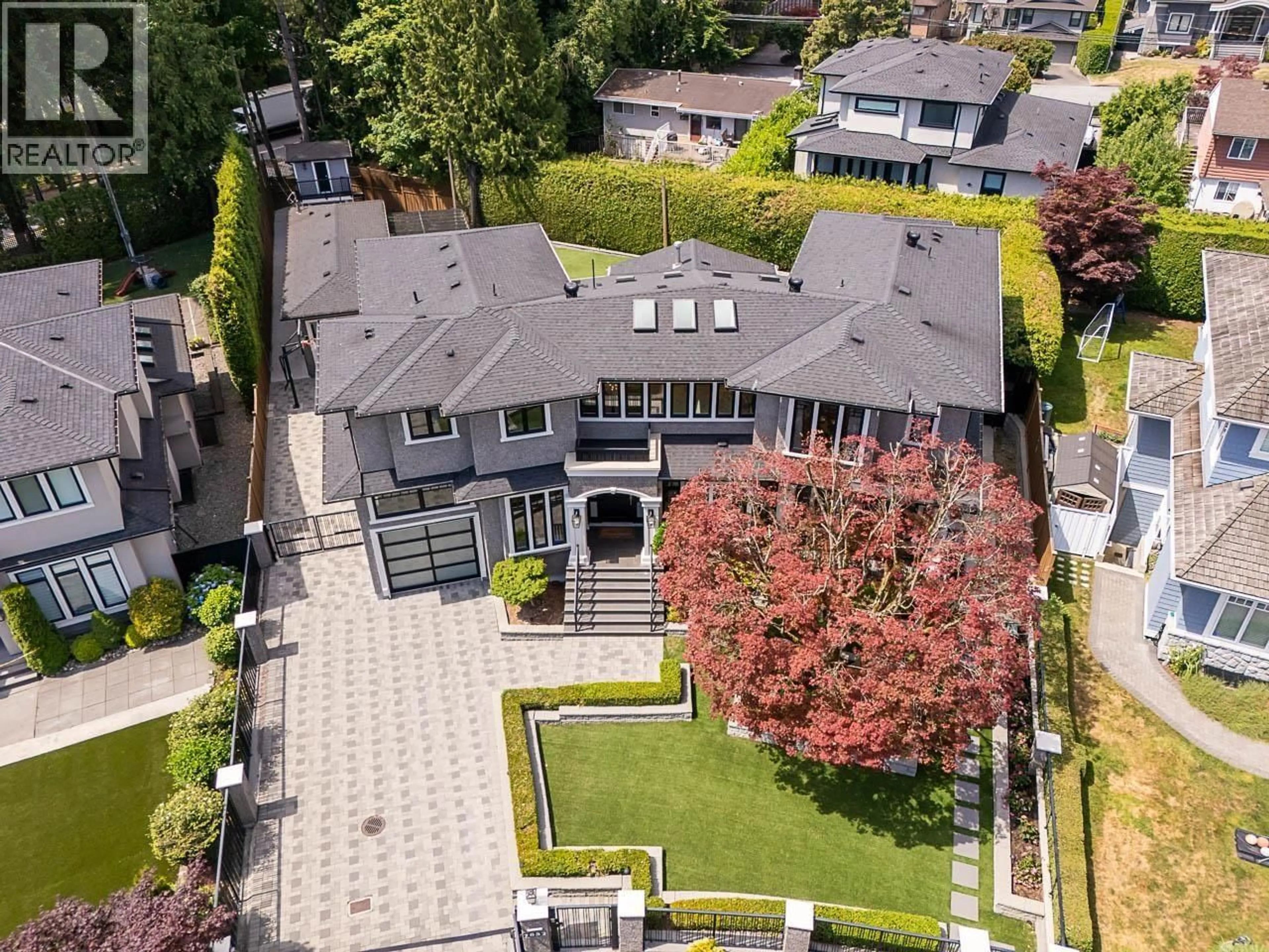 A pic from outside/outdoor area/front of a property/back of a property/a pic from drone, street for 7652 KERRYWOOD CRESCENT, Burnaby British Columbia V5A2G1