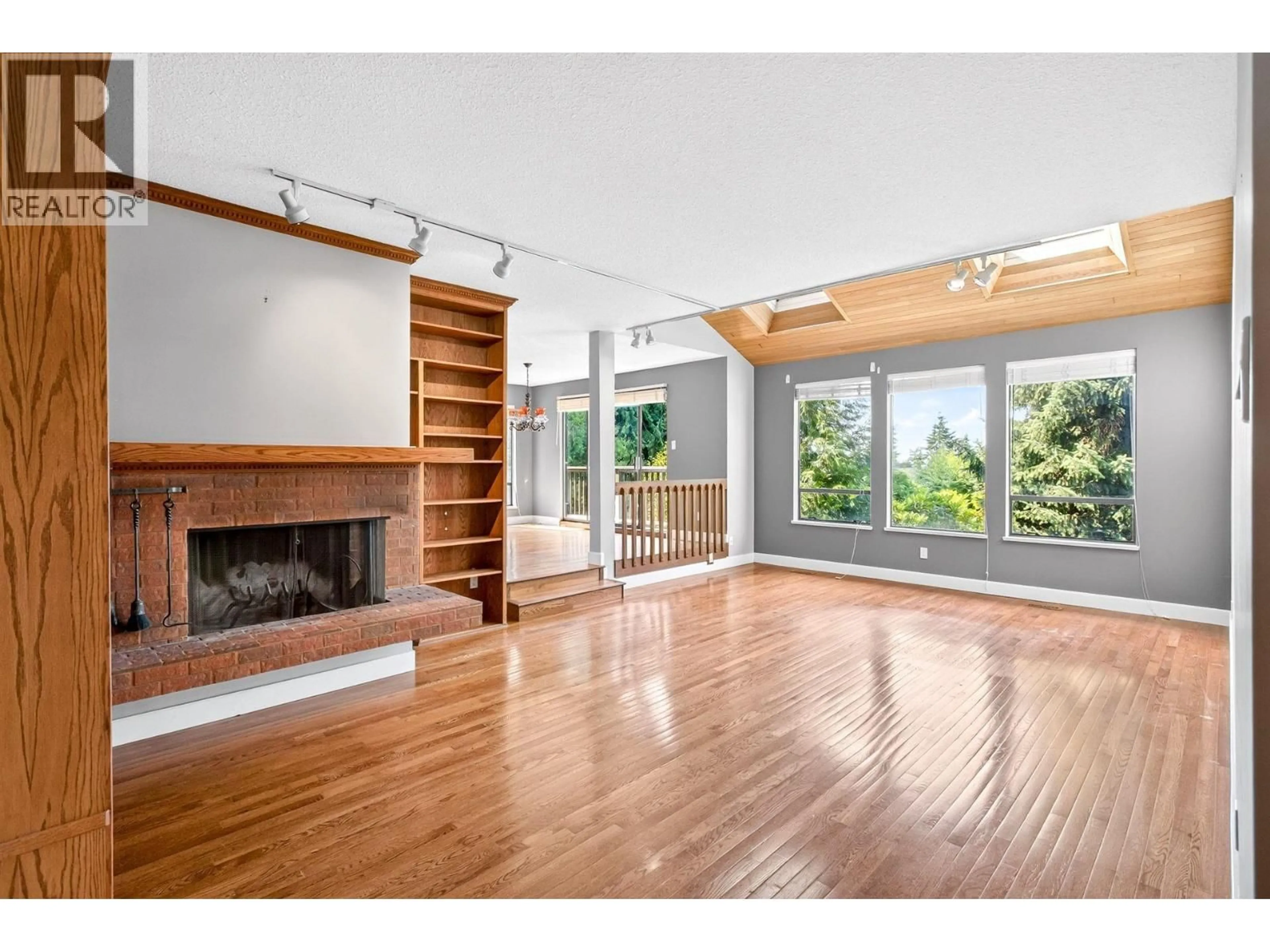 Unknown for 5600 GROUSEWOODS PLACE, North Vancouver British Columbia V7R4T4