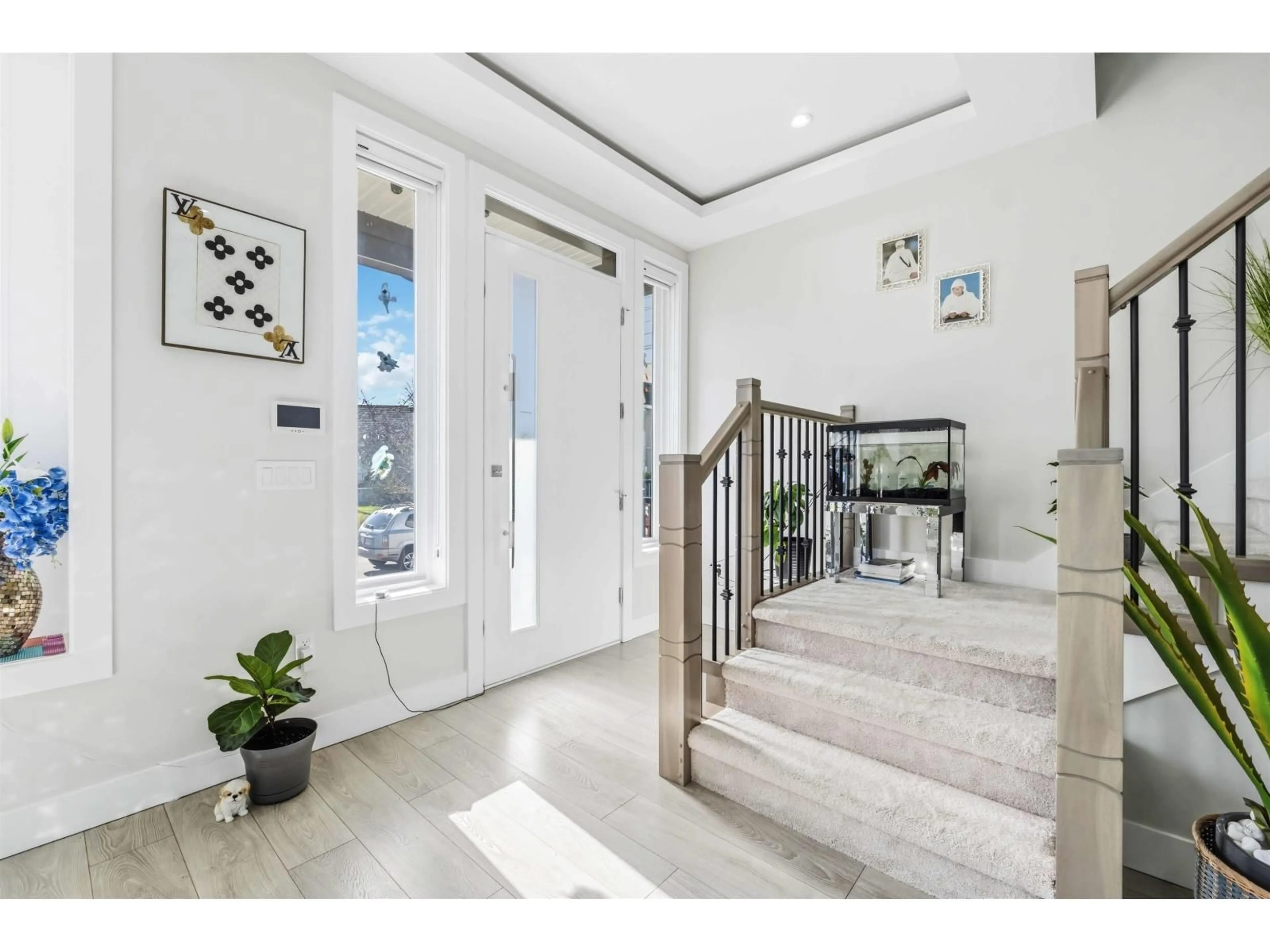 Indoor entryway for 19247 71 AVENUE, Surrey British Columbia V4N6V1