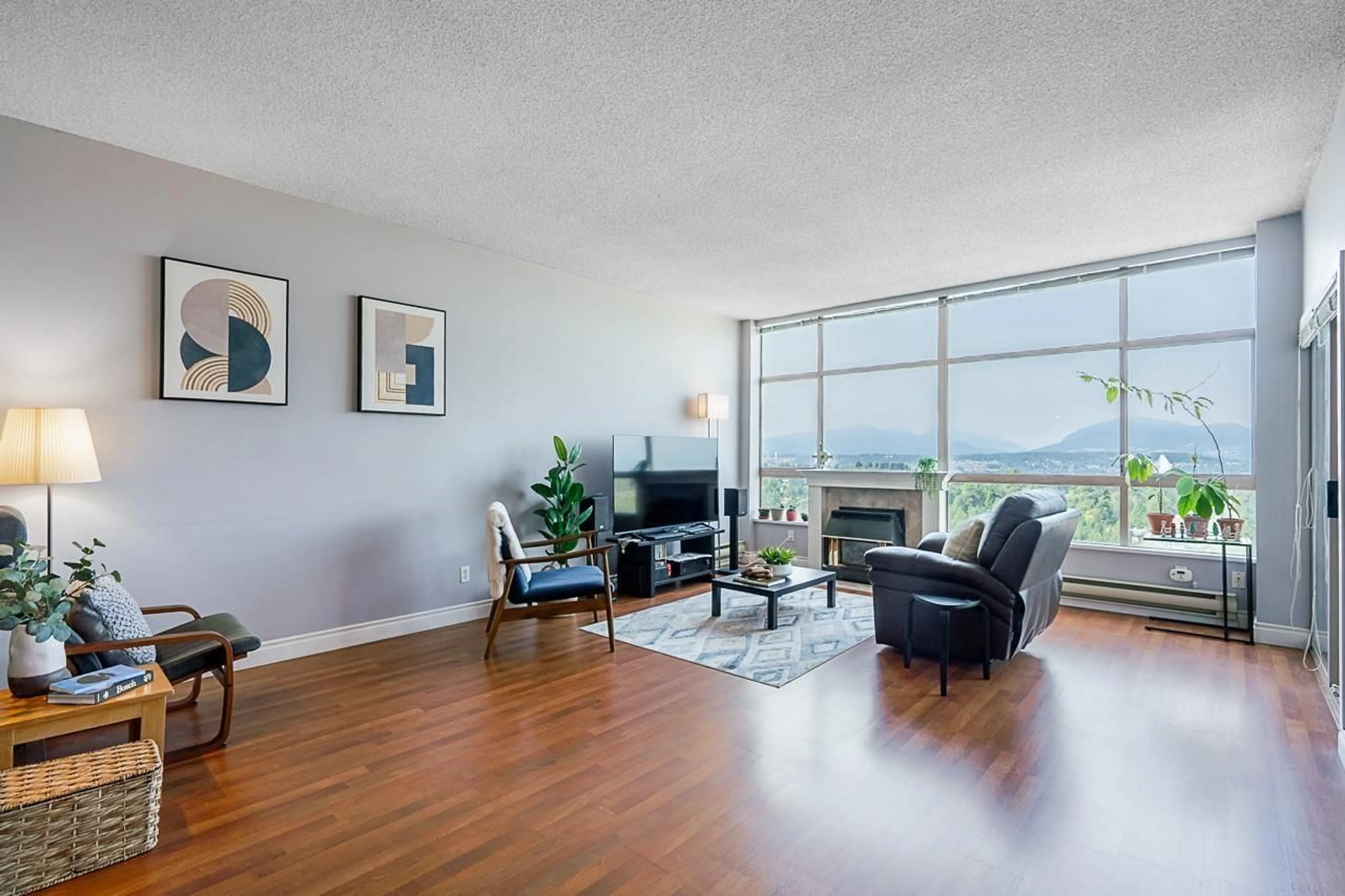 Living room with furniture, wood/laminate floor for 2001 - 14881 103A AVENUE, Surrey British Columbia V3R0M5