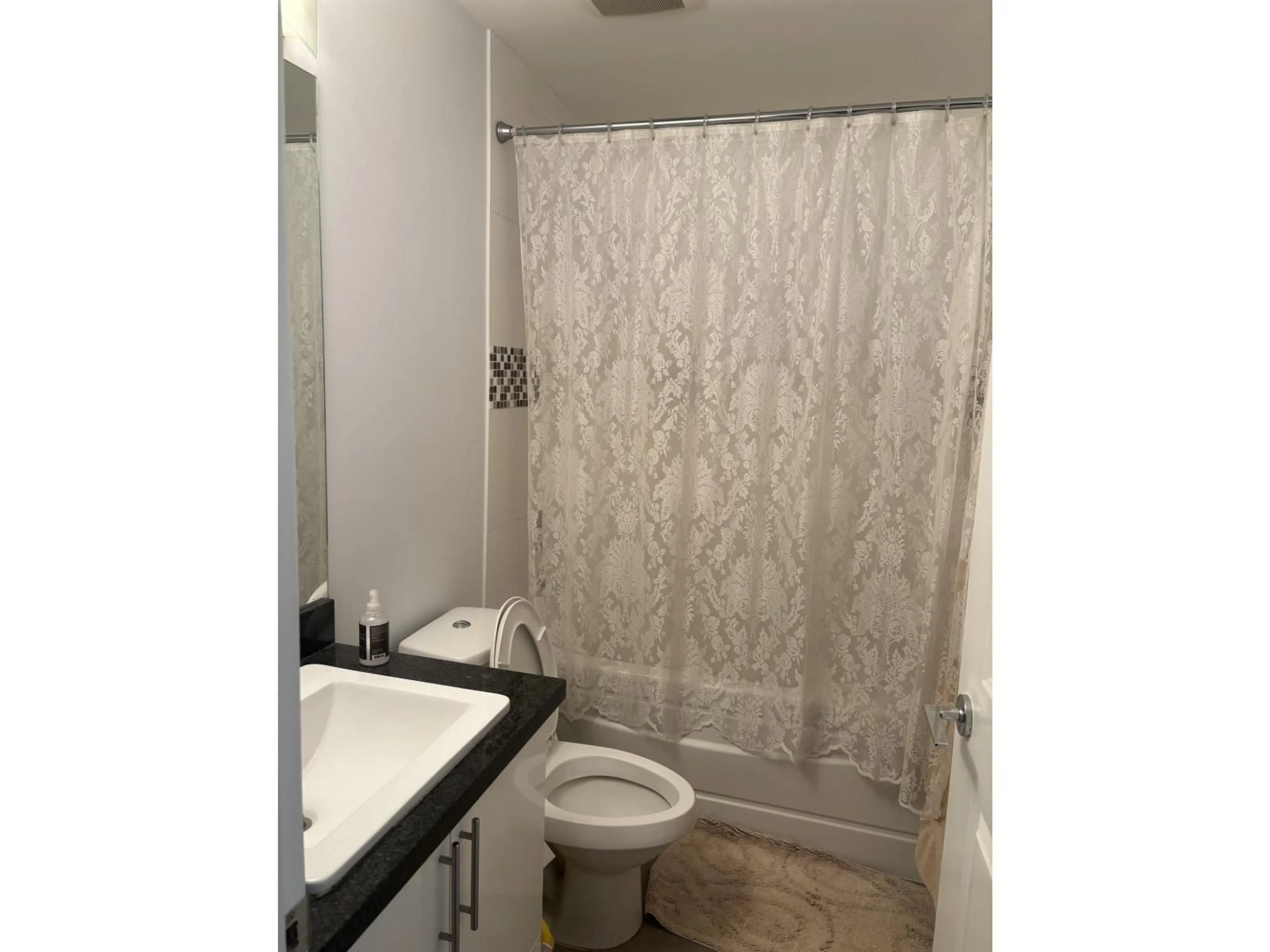 Standard bathroom, unknown for 43 - 2929 156 STREET, Surrey British Columbia V3Z0S9