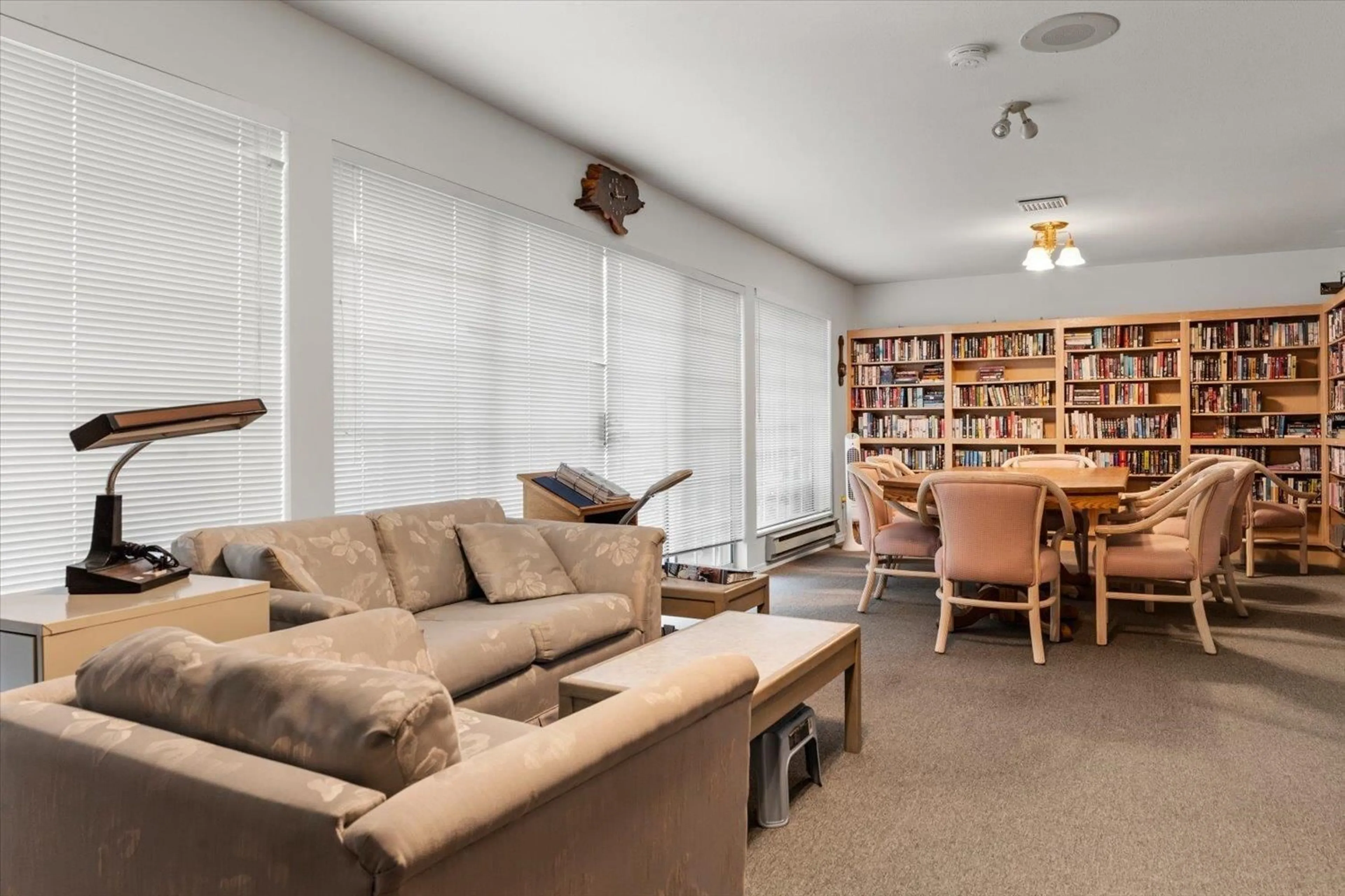 Living room with furniture, wood/laminate floor for 89 - 1450 MCCALLUM ROAD, Abbotsford British Columbia V2S8A3