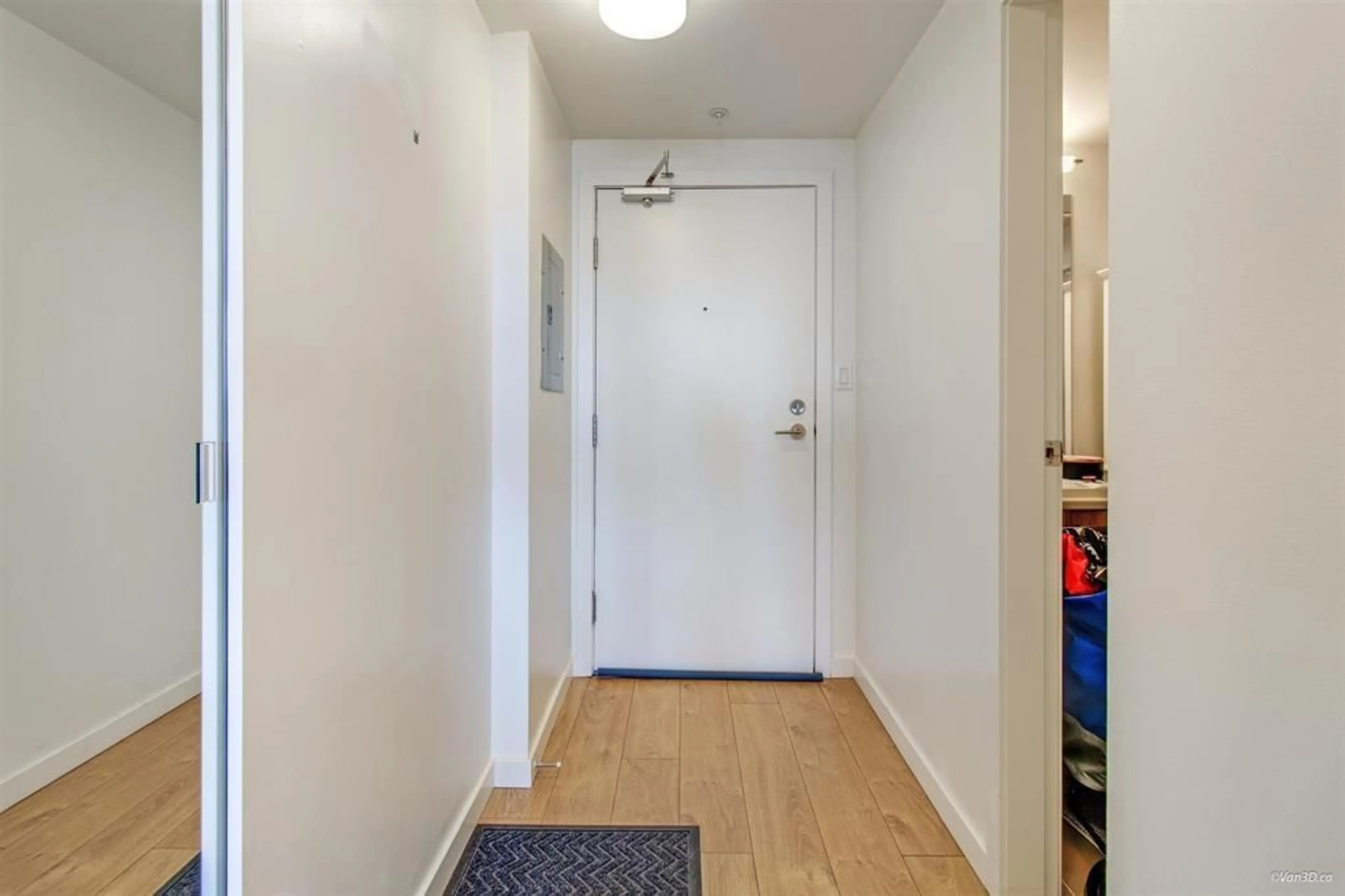 Indoor entryway for 3103 - 13325 102A AVENUE, Surrey British Columbia V3T0J5