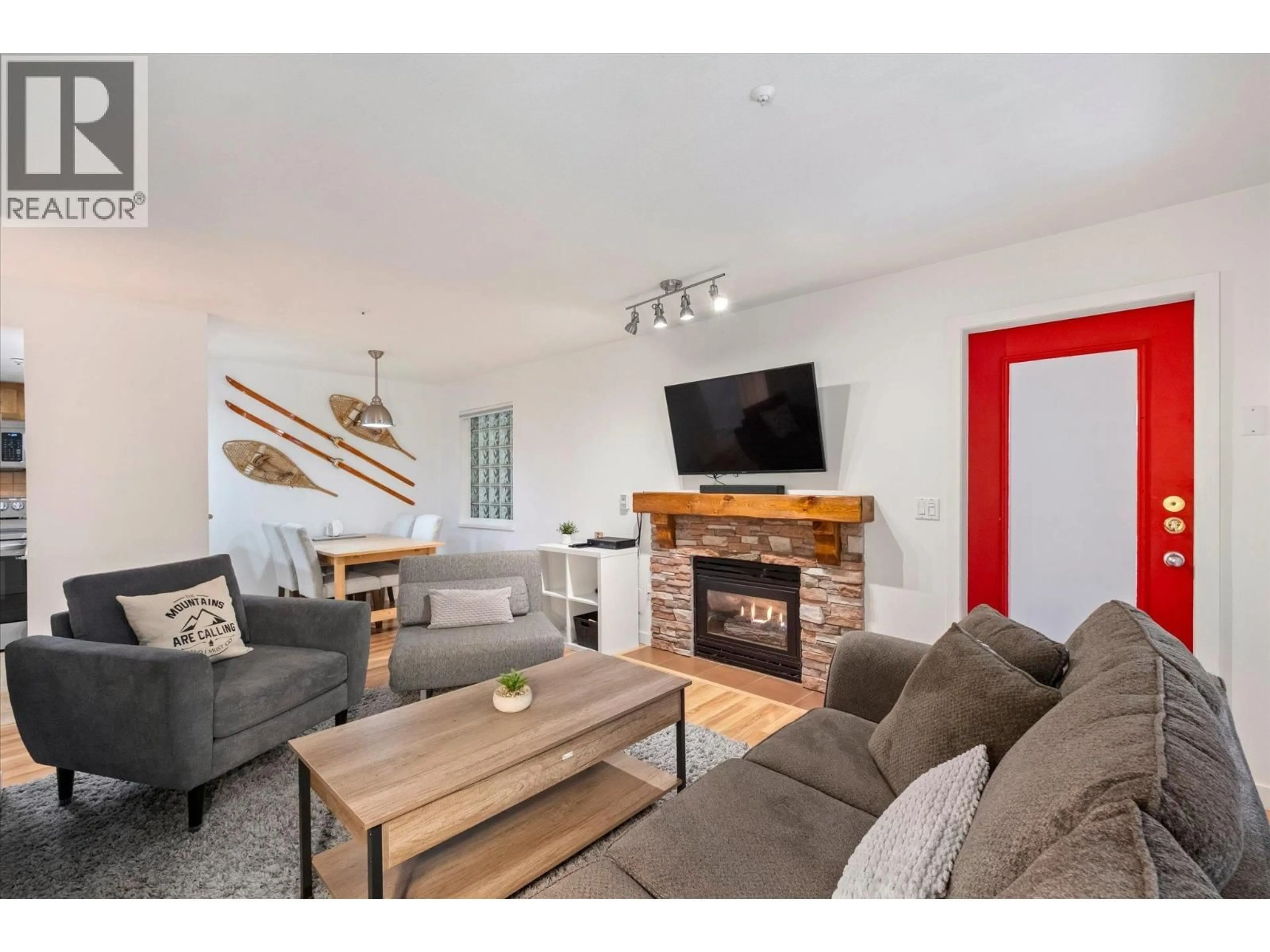 Living room with furniture, wood/laminate floor for 68 - 4355 NORTHLANDS BOULEVARD, Whistler British Columbia V8E1C3