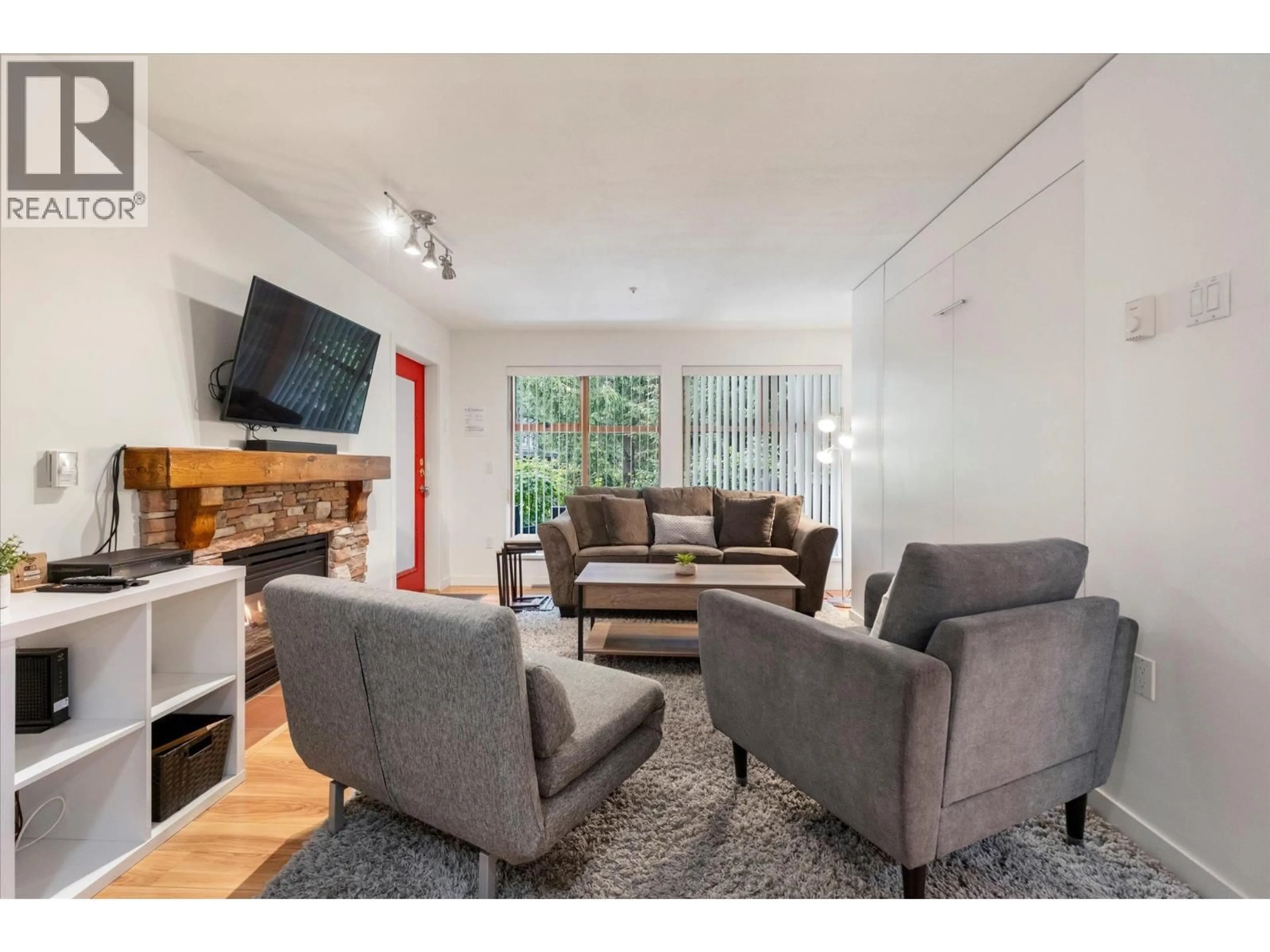 Living room with furniture, wood/laminate floor for 68 - 4355 NORTHLANDS BOULEVARD, Whistler British Columbia V8E1C3