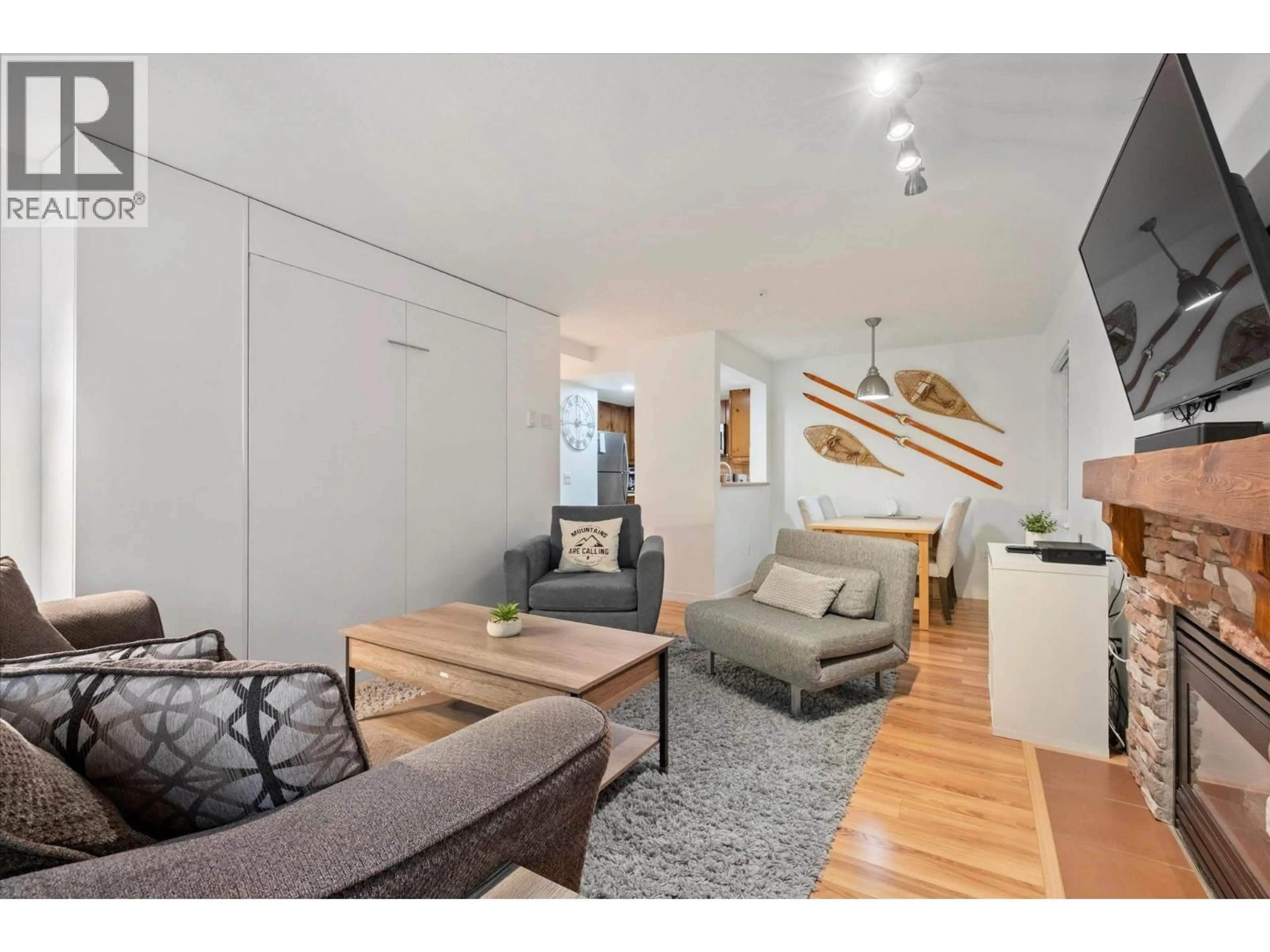 Living room with furniture, wood/laminate floor for 68 - 4355 NORTHLANDS BOULEVARD, Whistler British Columbia V8E1C3