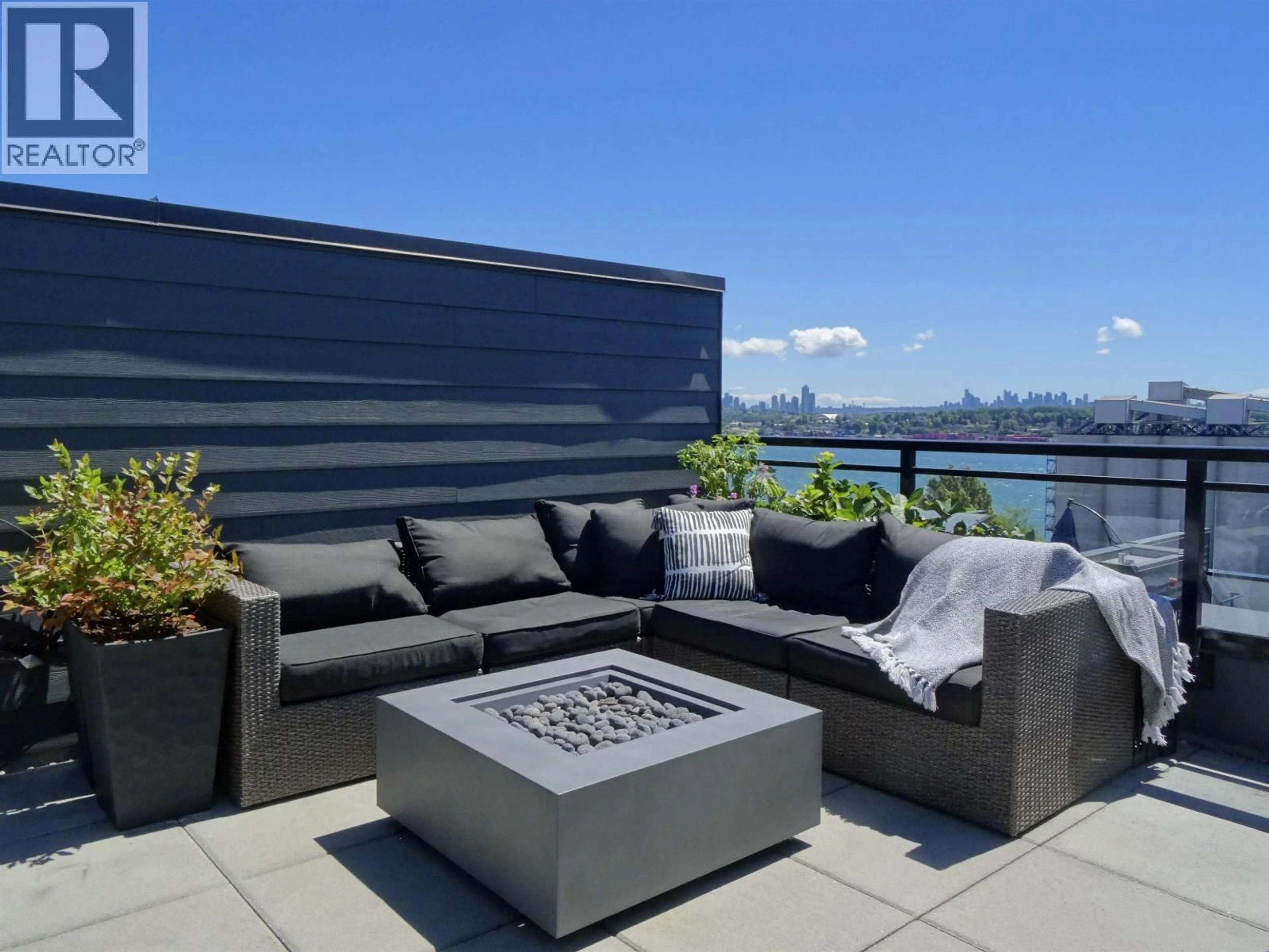 Patio, water/lake/river/ocean view for 444 - 545 2ND STREET, North Vancouver British Columbia V7L1E1