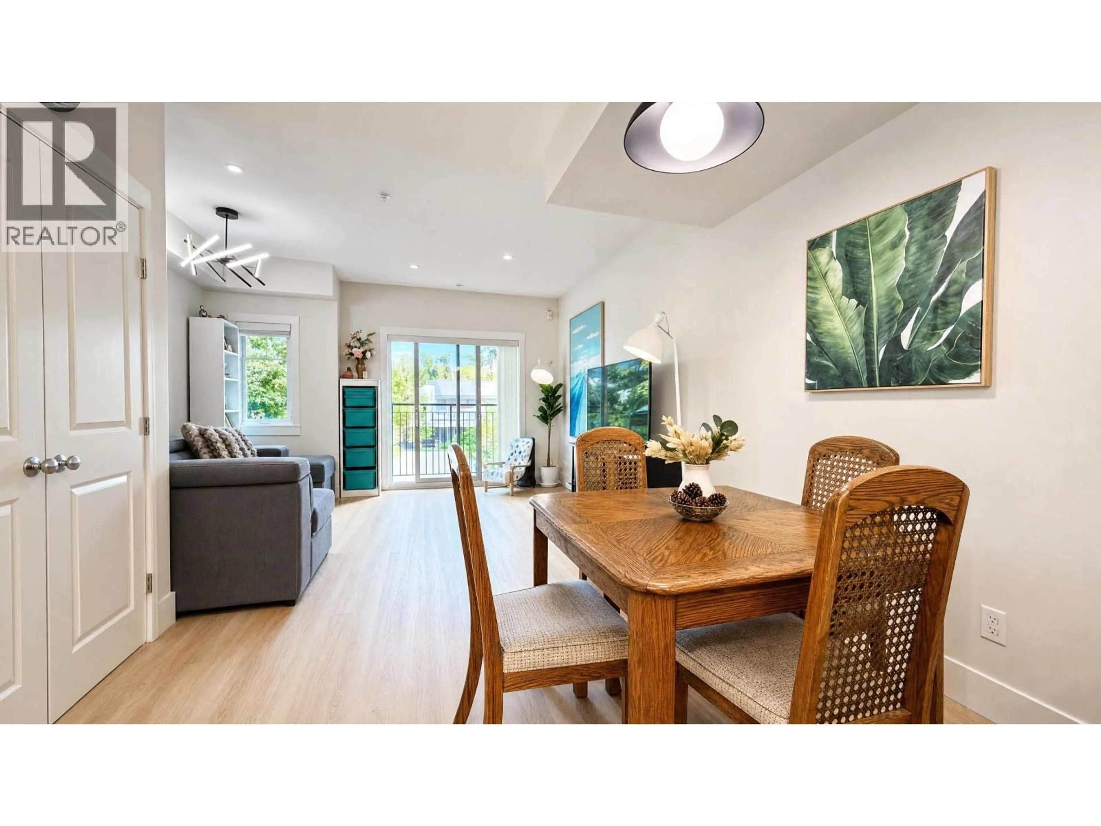 Dining room, wood/laminate floor for 204 - 7168 STRIDE AVENUE, Burnaby British Columbia V3N1T7