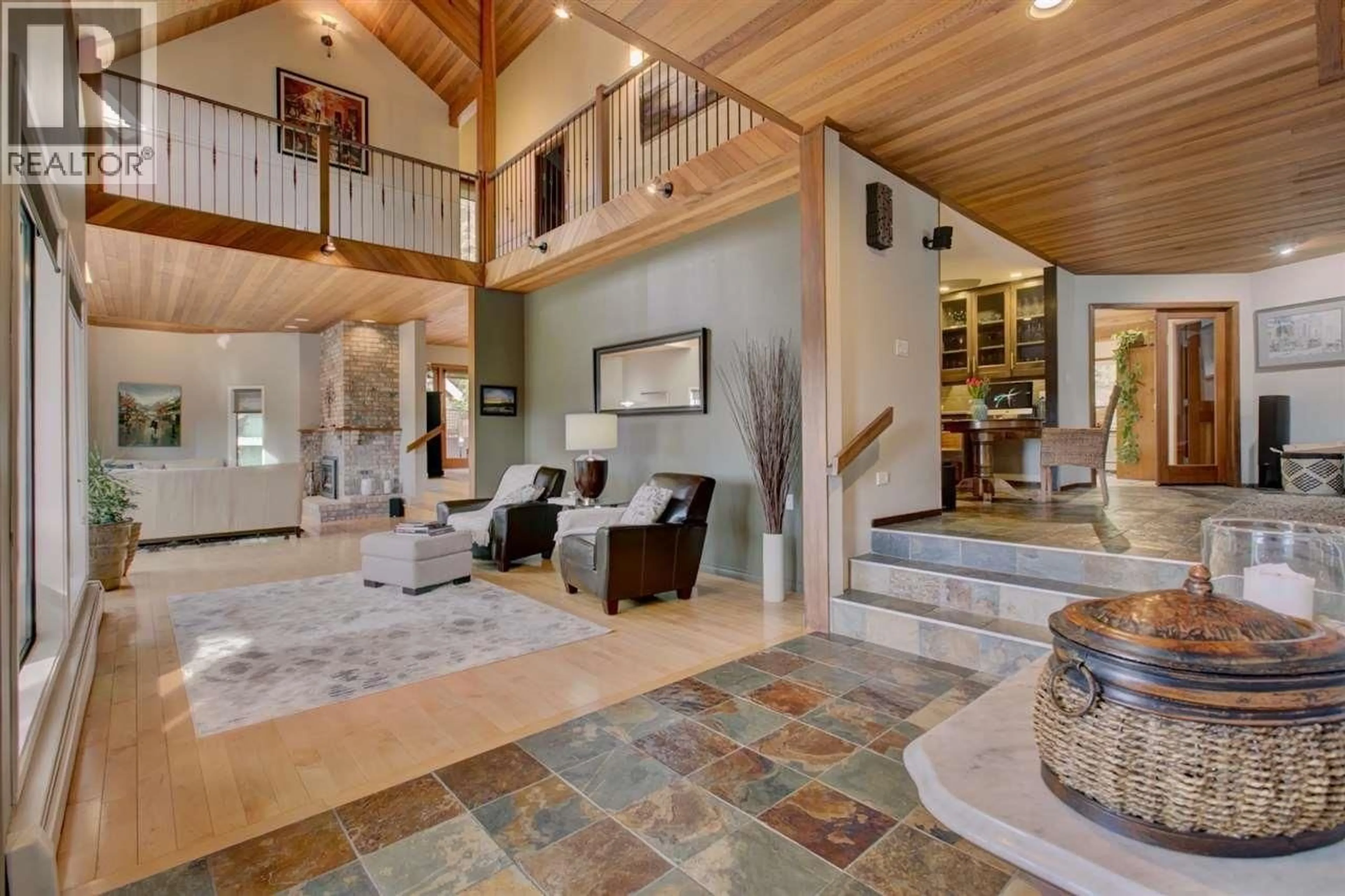 Indoor foyer for 60 WALTON WAY, Port Moody British Columbia V3H3P3