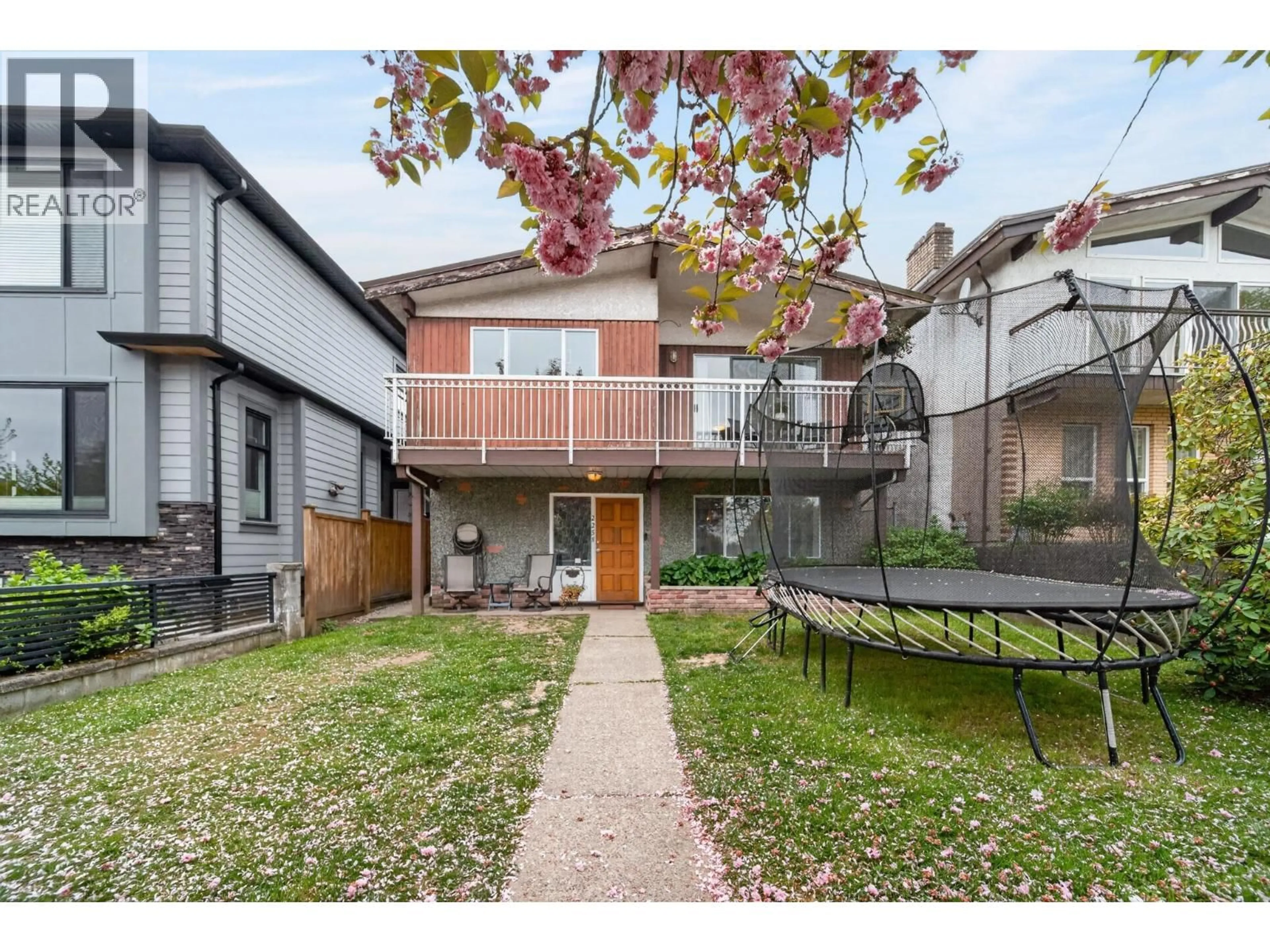 Unknown for 2258 WENONAH STREET, Vancouver British Columbia V5N2Z6