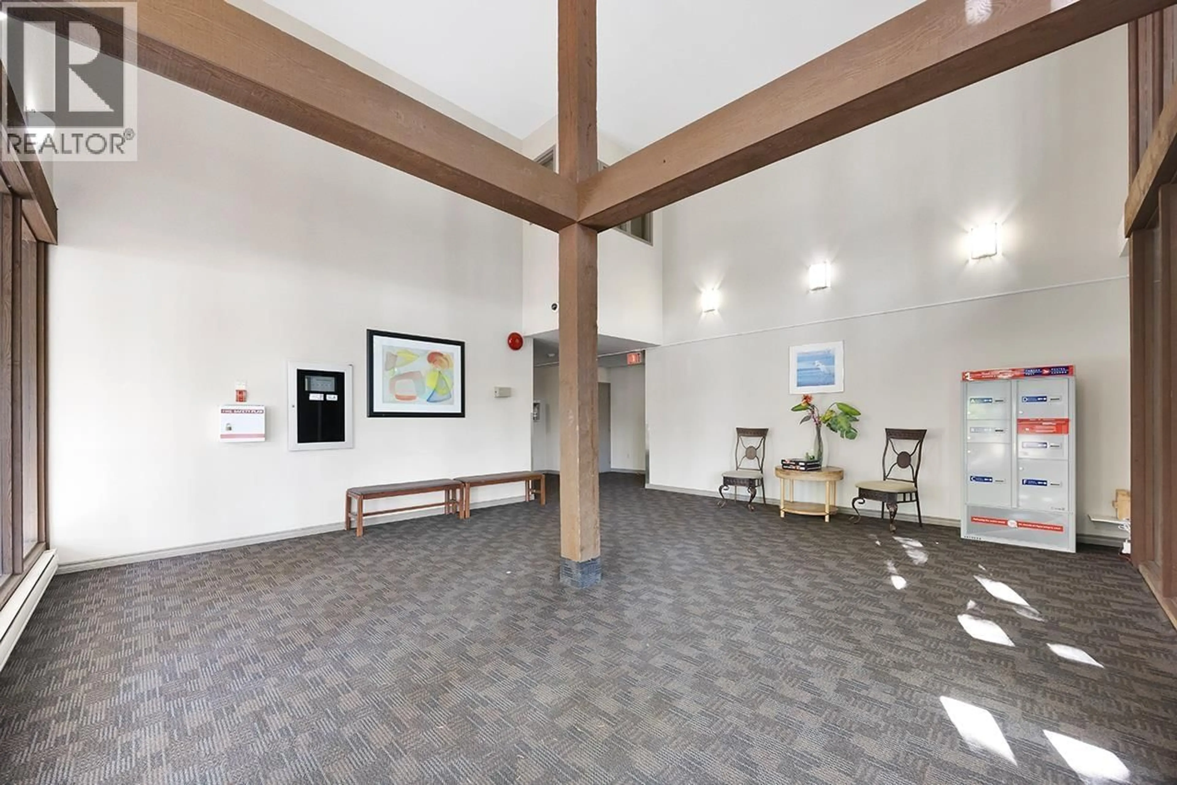 Indoor foyer for 109 - 8231 GRANVILLE AVENUE, Richmond British Columbia V6Y3A4