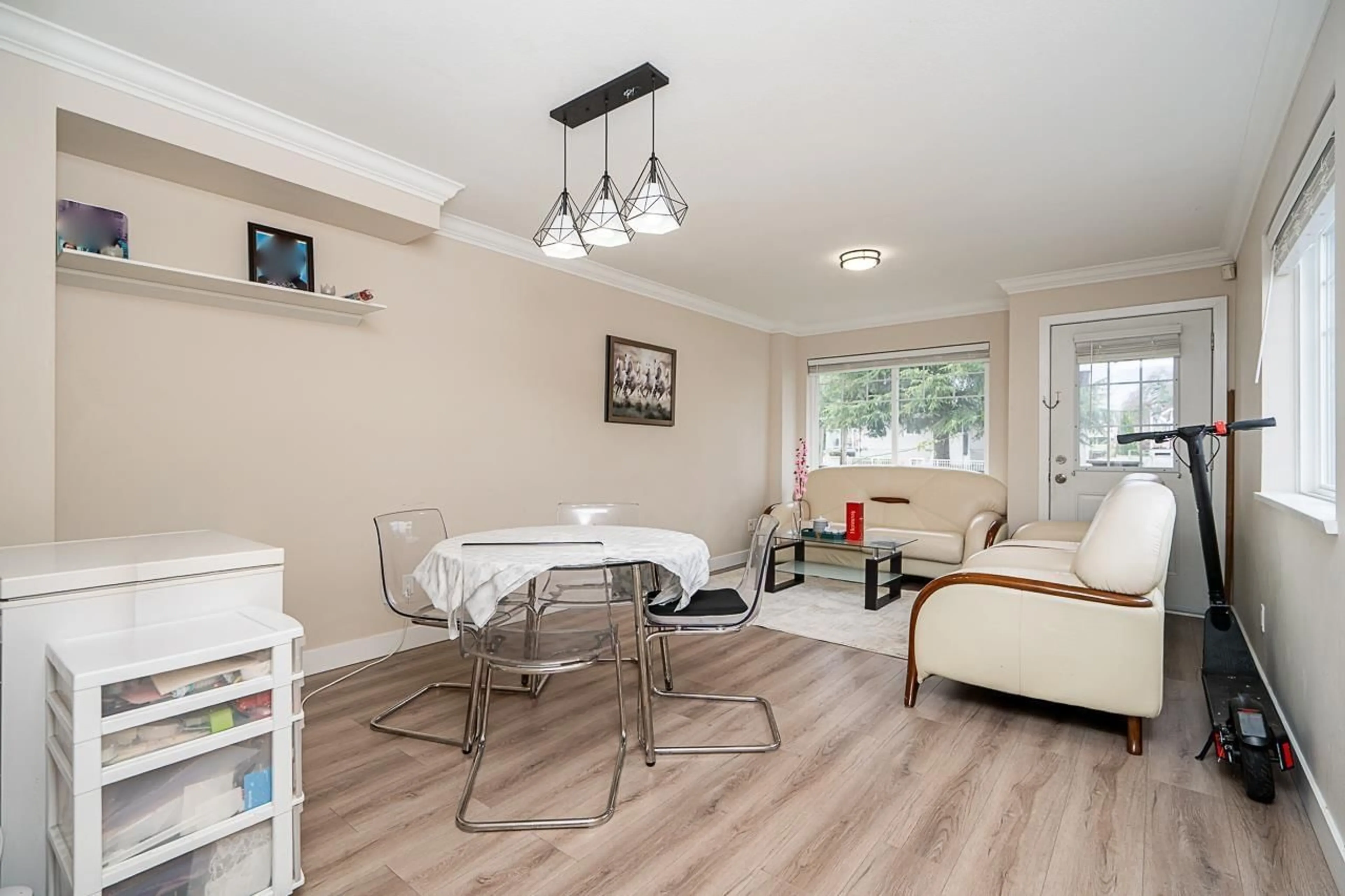 Living room with furniture, wood/laminate floor for 1 - 10282 132 STREET, Surrey British Columbia V3T0C4