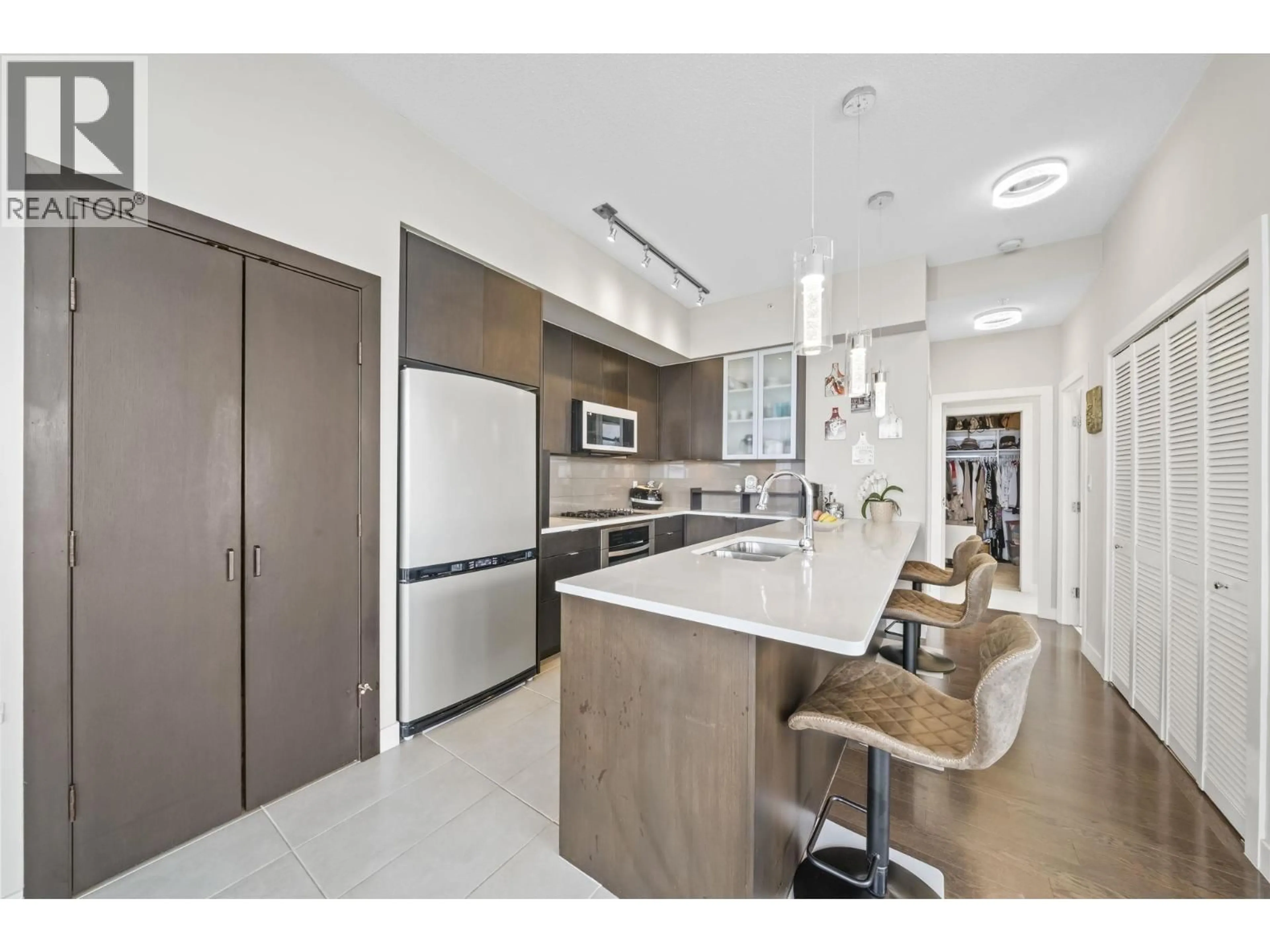 Open concept kitchen, ceramic/tile floor for PH2 - 7328 ARCOLA STREET, Burnaby British Columbia V5E0A7