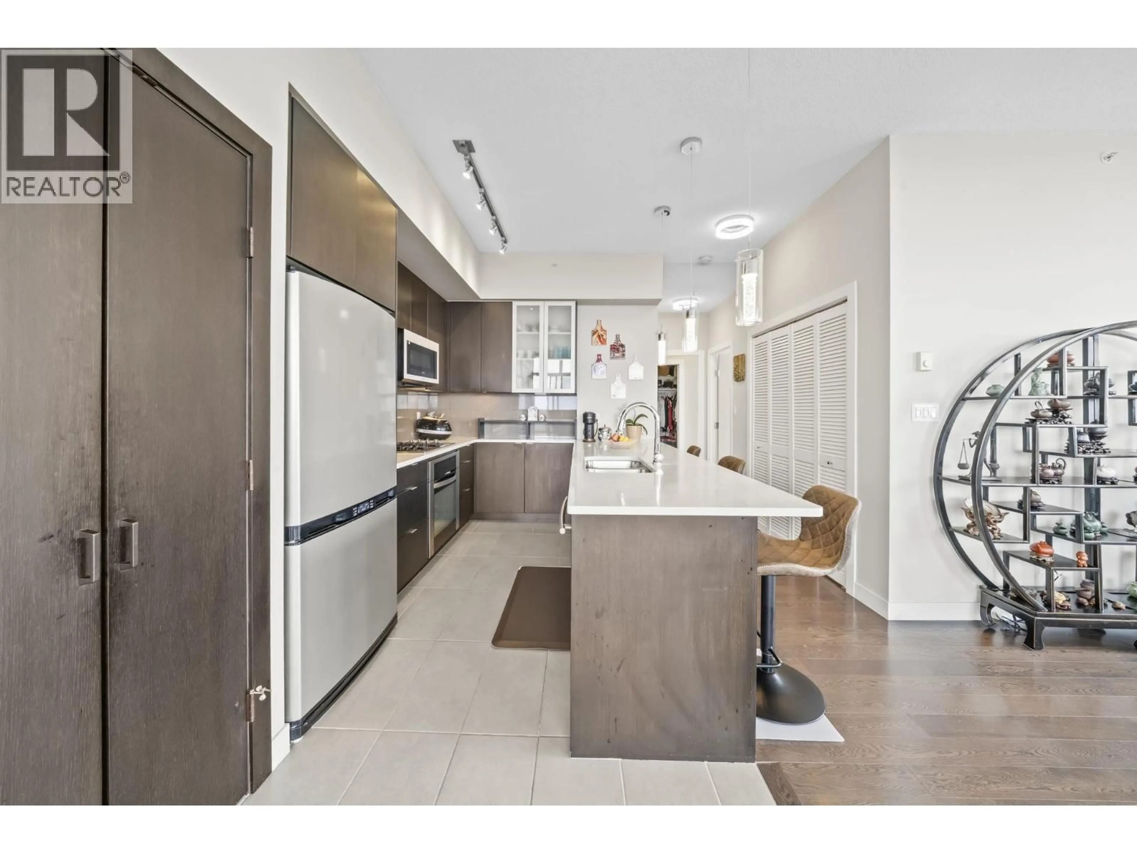 Open concept kitchen, ceramic/tile floor for PH2 - 7328 ARCOLA STREET, Burnaby British Columbia V5E0A7