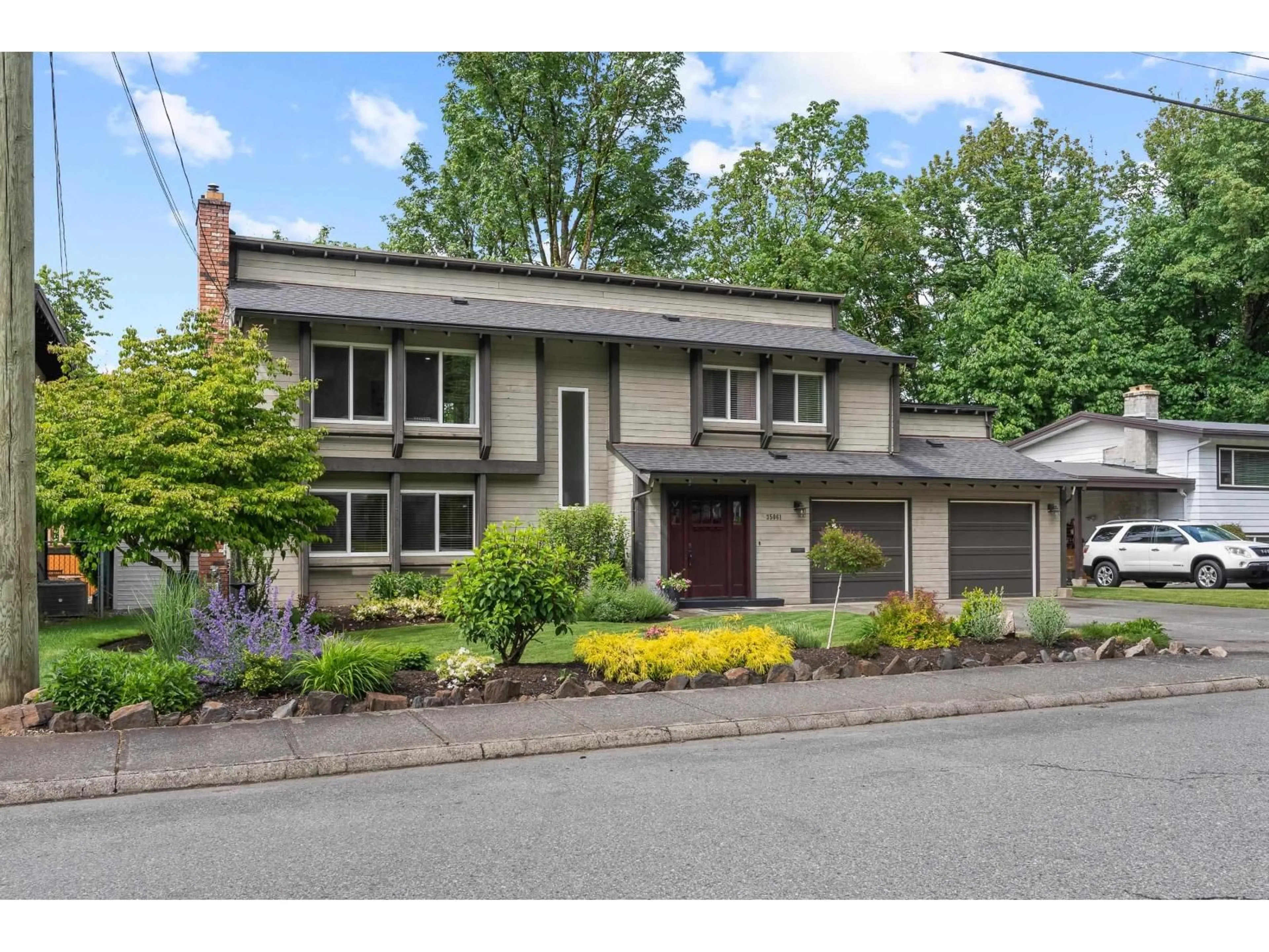 Home with vinyl exterior material, street for 35061 HIGH DRIVE, Abbotsford British Columbia V2S2X7
