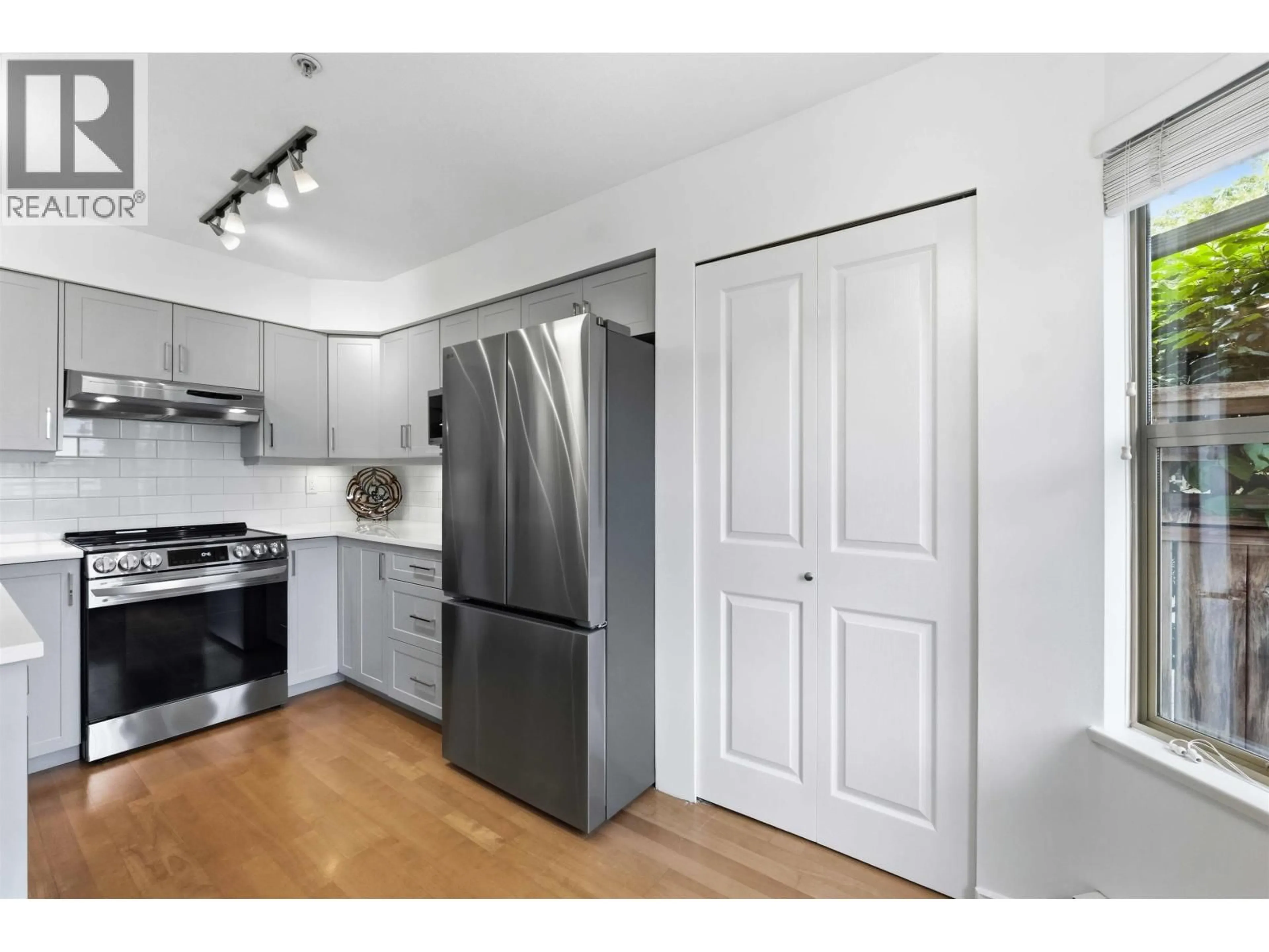 Standard kitchen, wood/laminate floor for 62 - 19160 119 AVENUE, Pitt Meadows British Columbia V3Y2L7