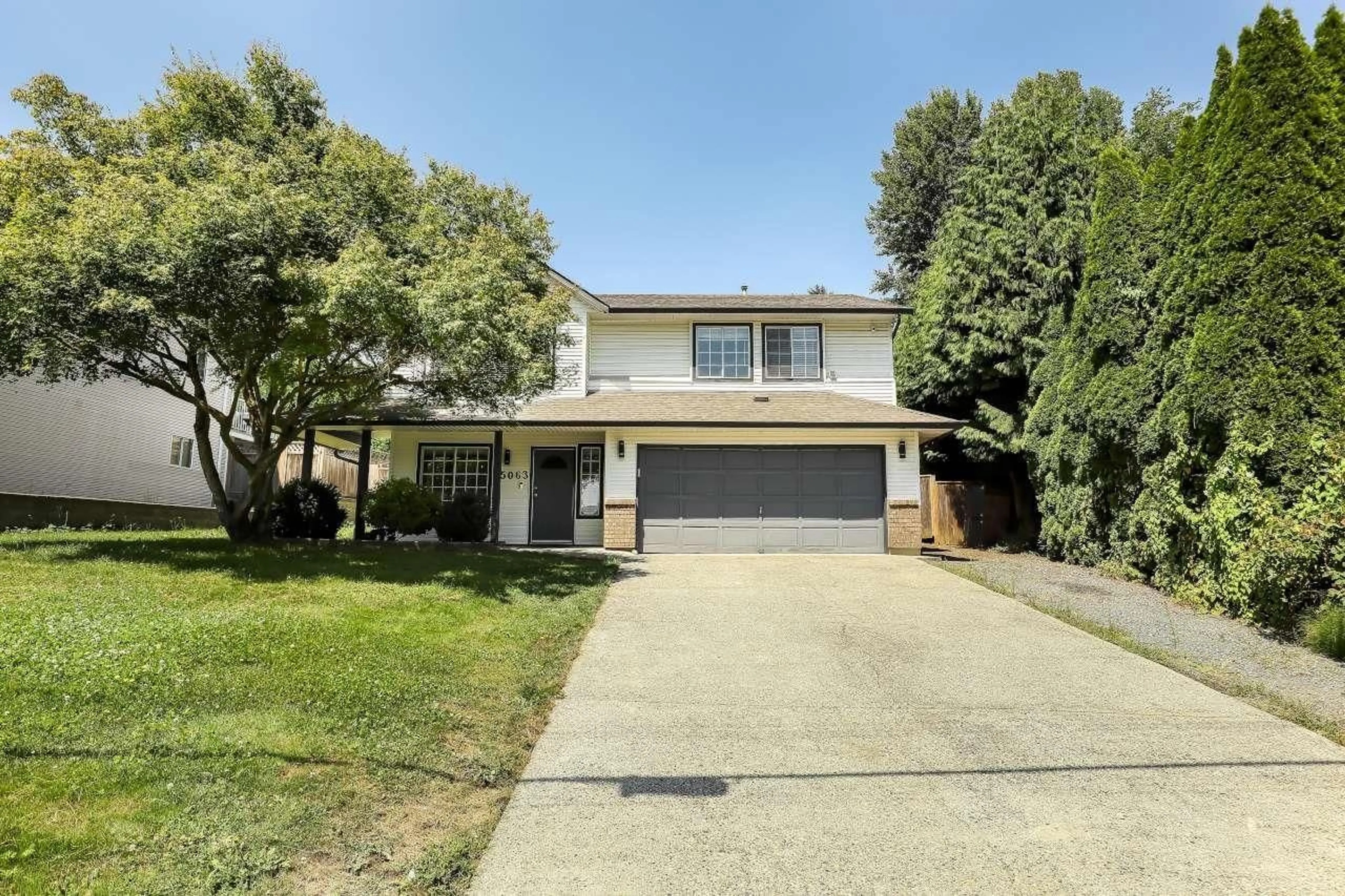 Home with vinyl exterior material, street for 35063 SPENCER STREET, Abbotsford British Columbia V3G2E3