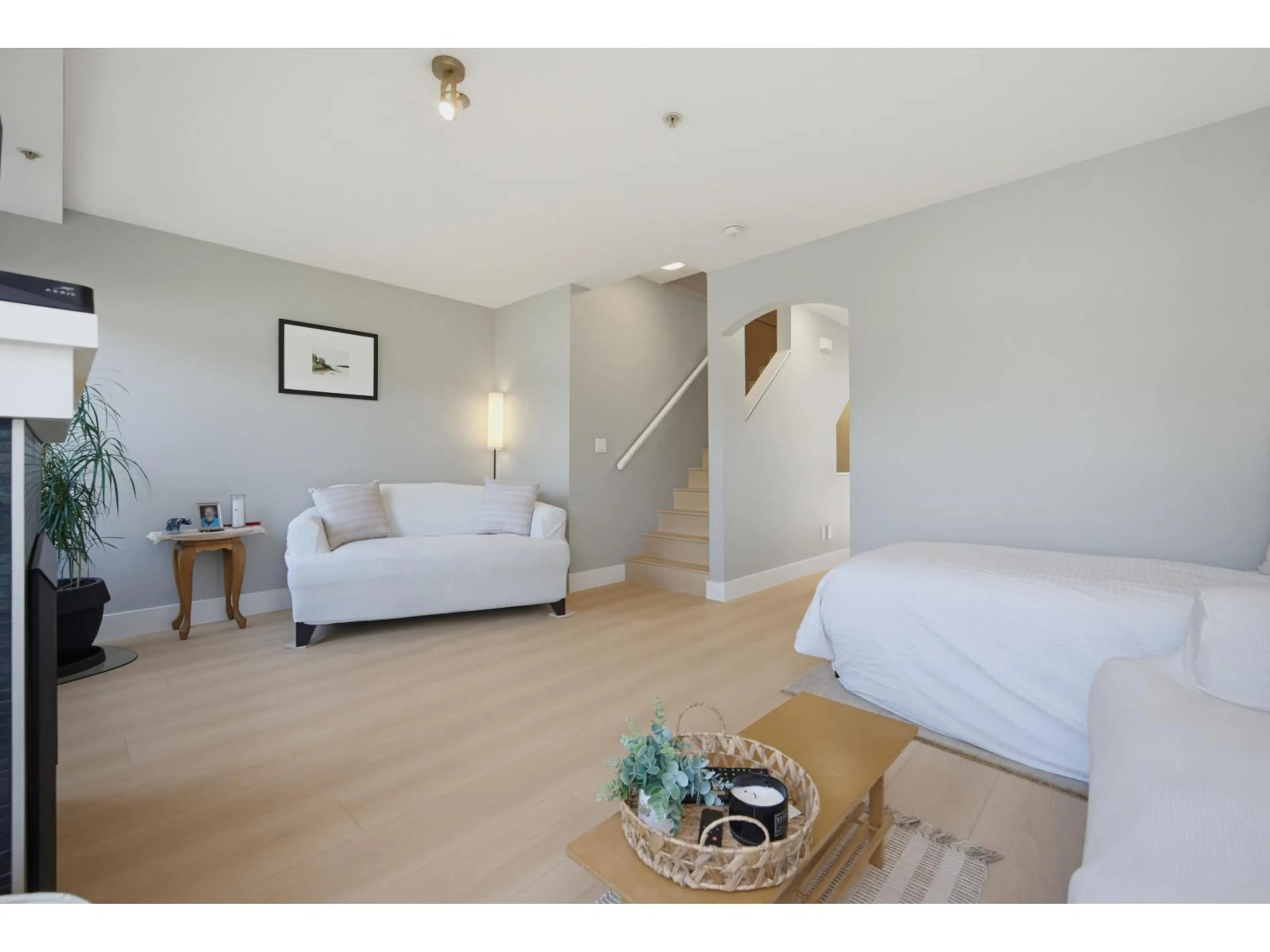 Living room with furniture, unknown for 93 - 15833 26 AVENUE, Surrey British Columbia V3Z2X5