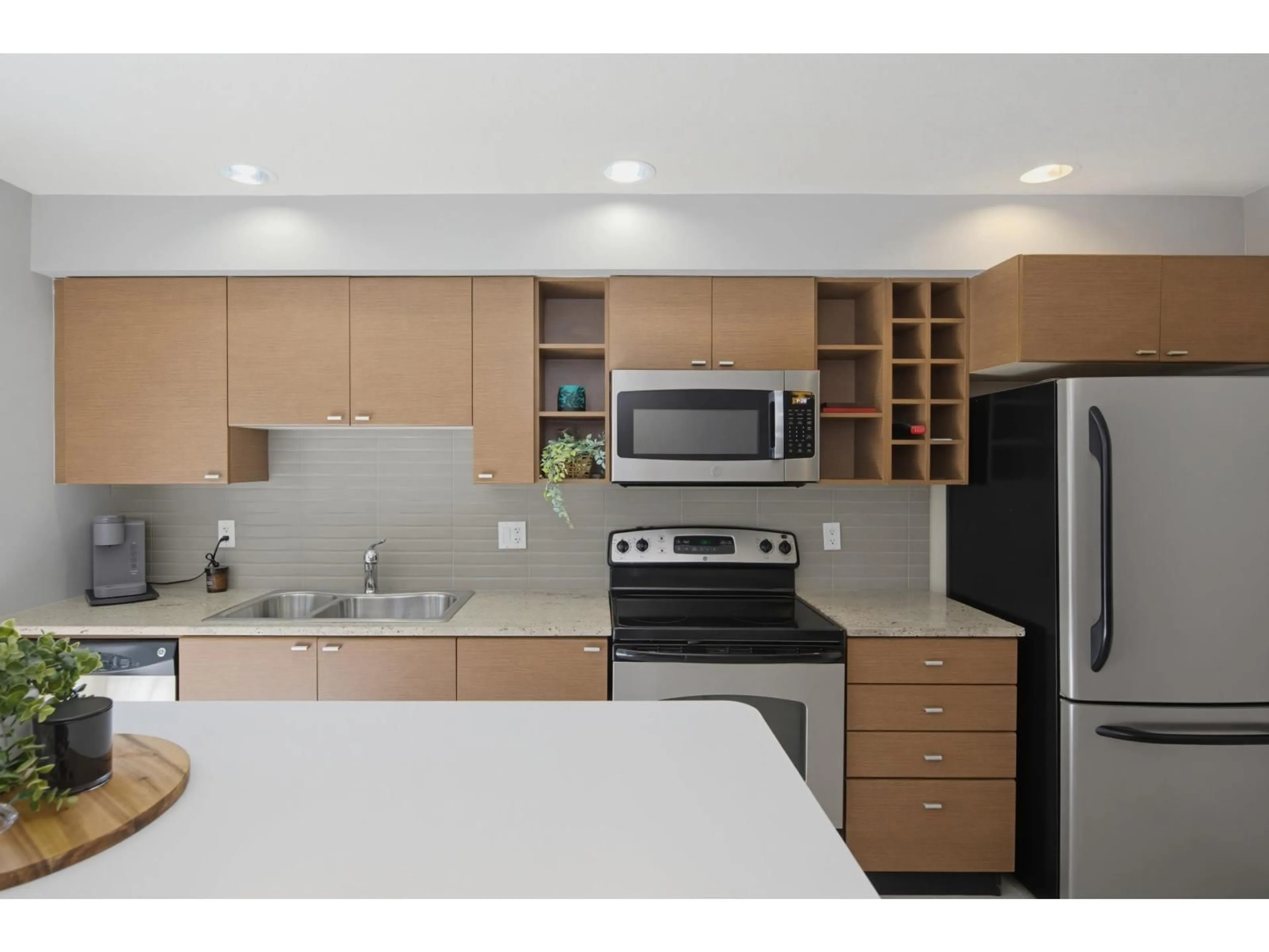 Standard kitchen, unknown for 93 - 15833 26 AVENUE, Surrey British Columbia V3Z2X5