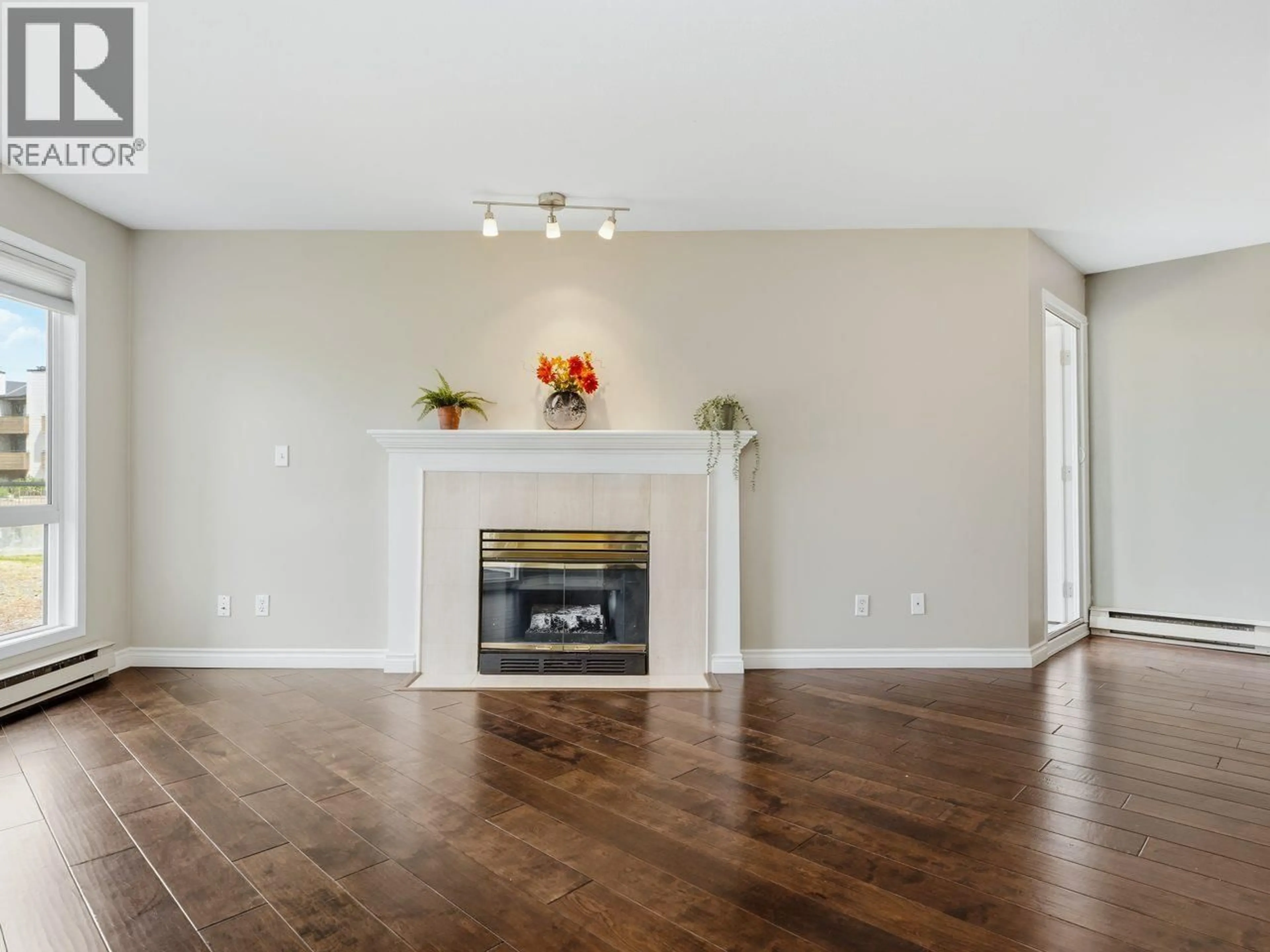 Living room with furniture, wood/laminate floor for 117 - 7437 MOFFATT ROAD, Richmond British Columbia V6Y3V9