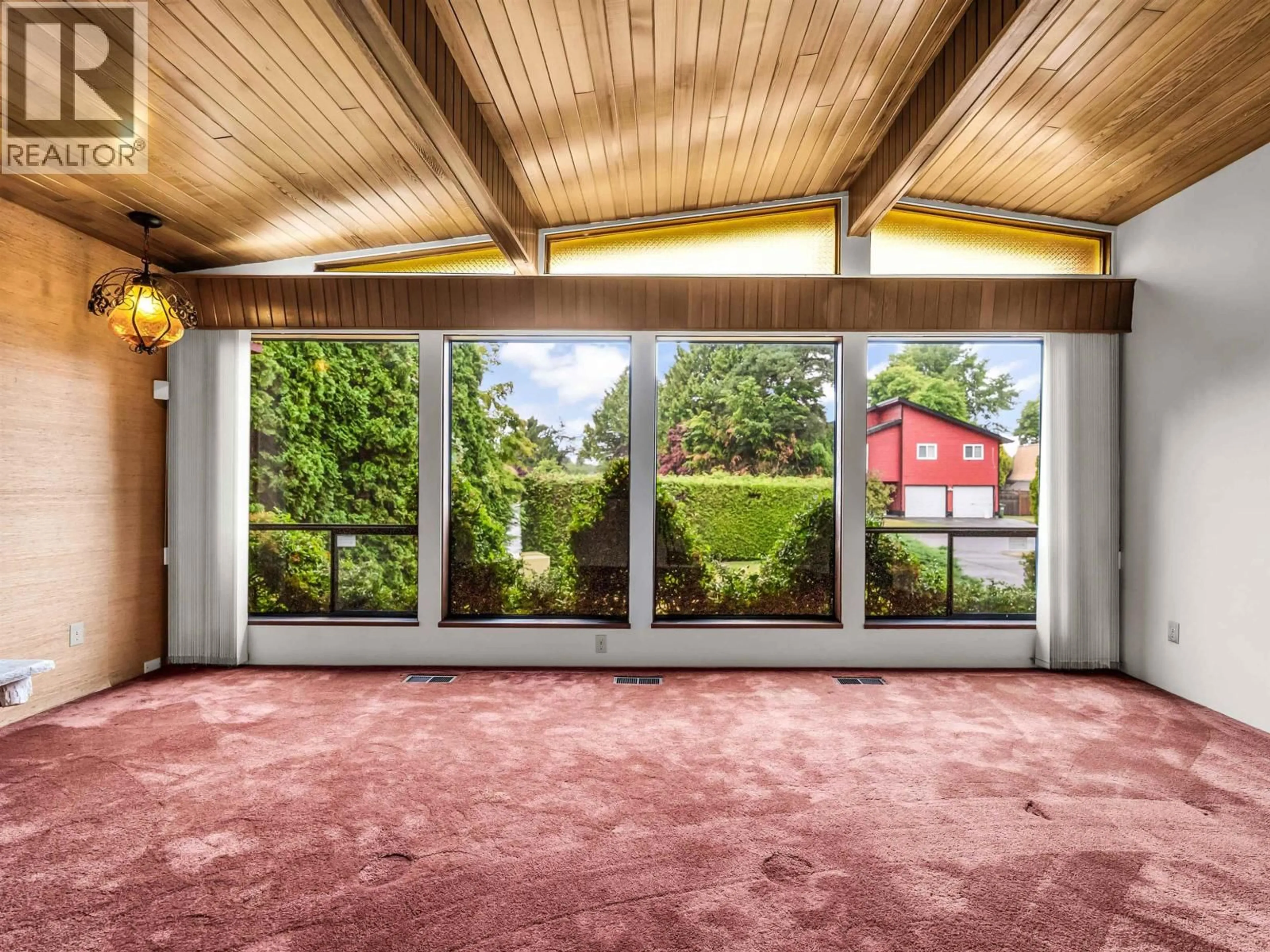 Indoor foyer for 8880 CARMICHAEL STREET, Richmond British Columbia V6Y2W4