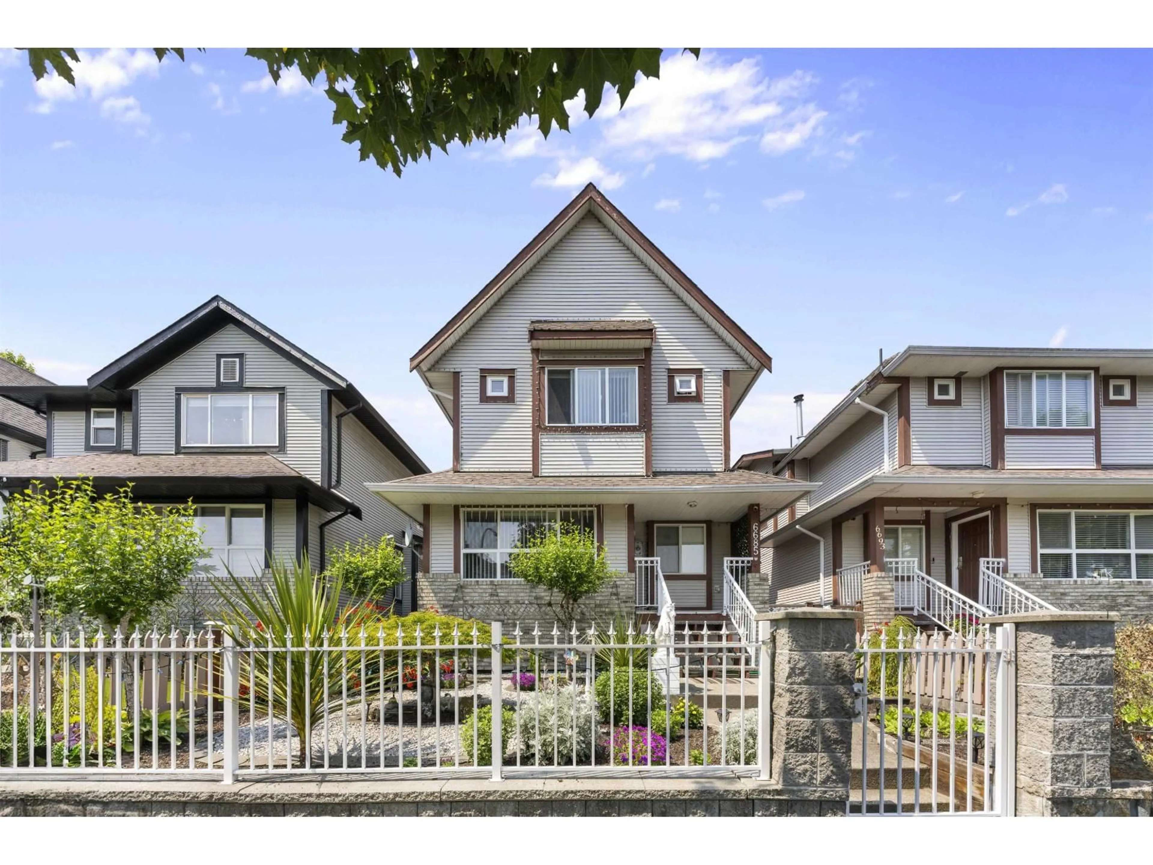 Home with vinyl exterior material, street for 6685 127TH STREET, Surrey British Columbia V3W1G5