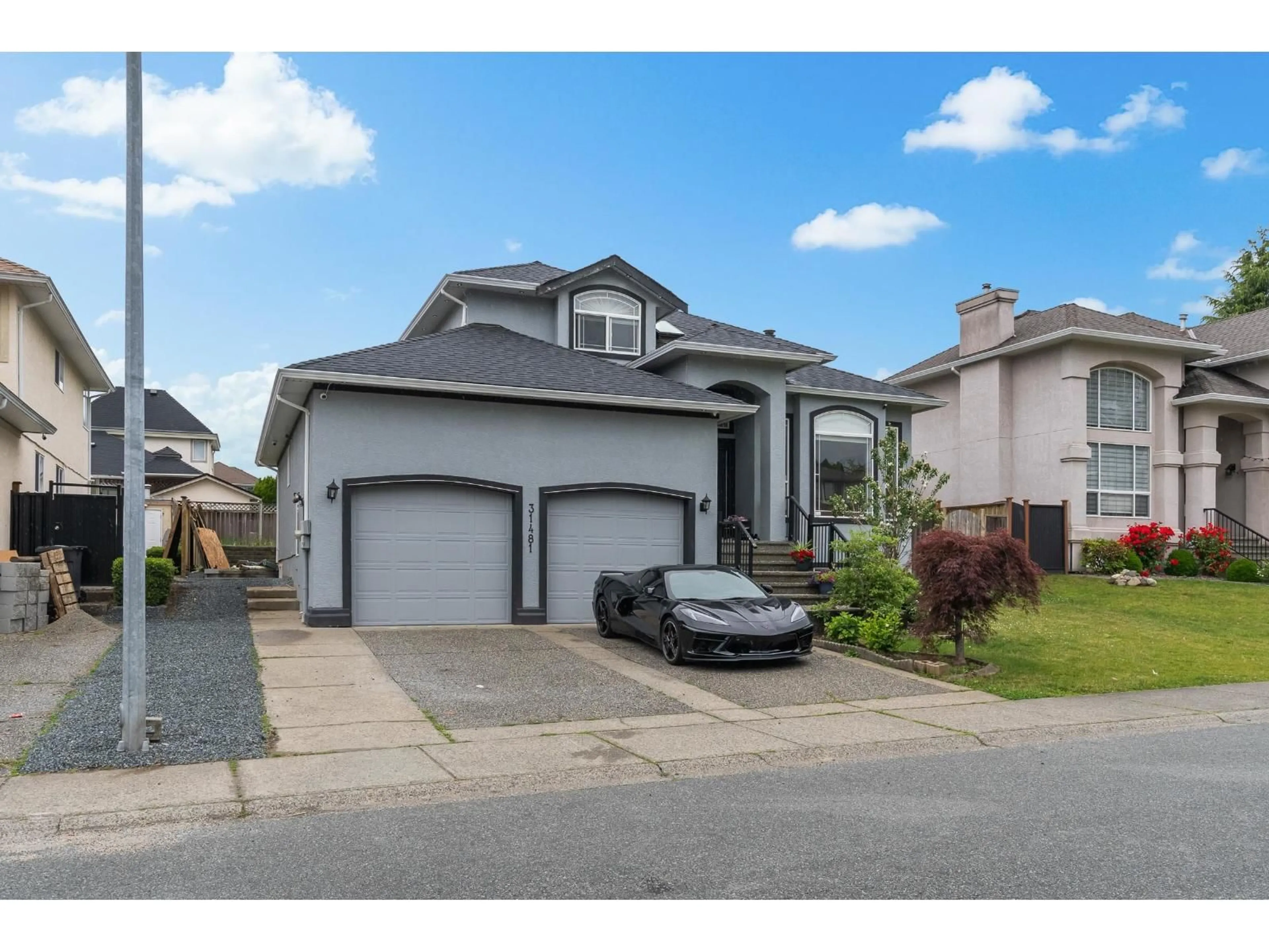 Home with vinyl exterior material, street for 31481 SOUTHERN DRIVE, Abbotsford British Columbia V2T5P1