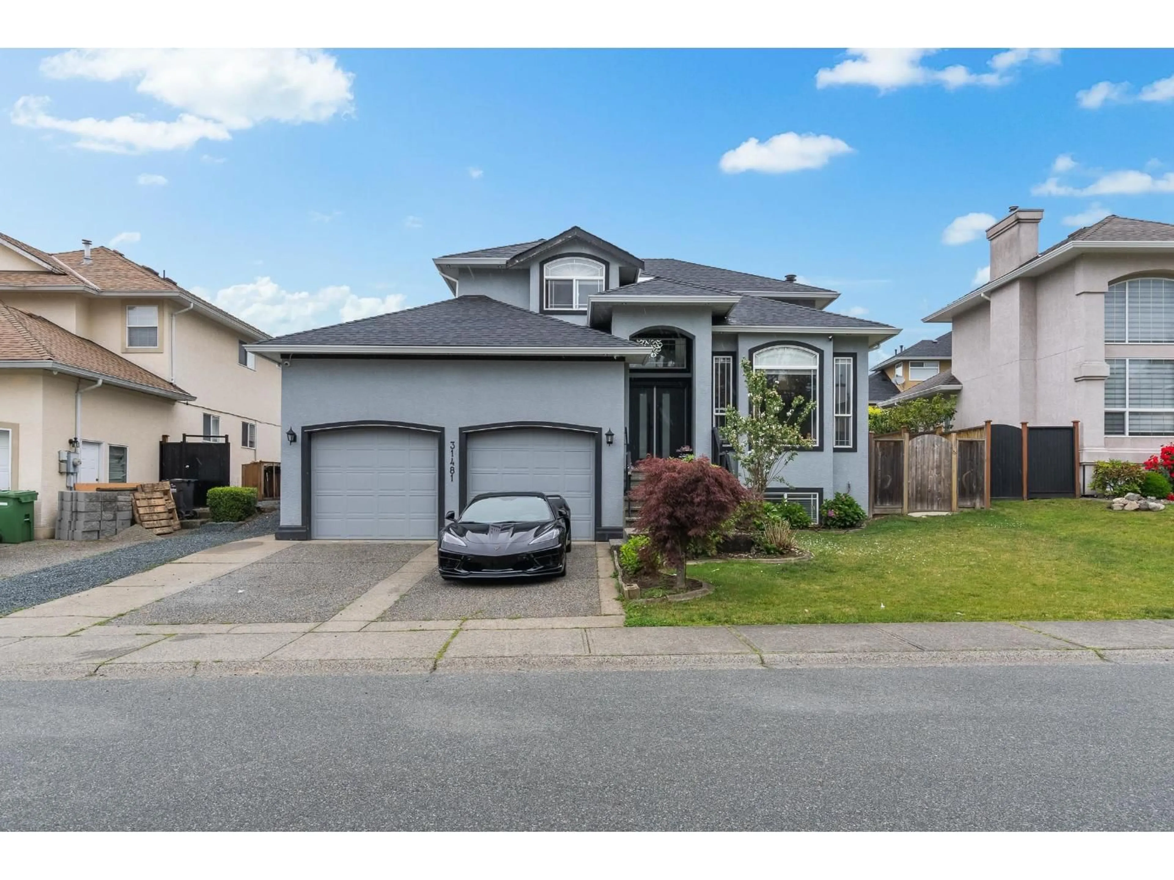 Home with vinyl exterior material, street for 31481 SOUTHERN DRIVE, Abbotsford British Columbia V2T5P1