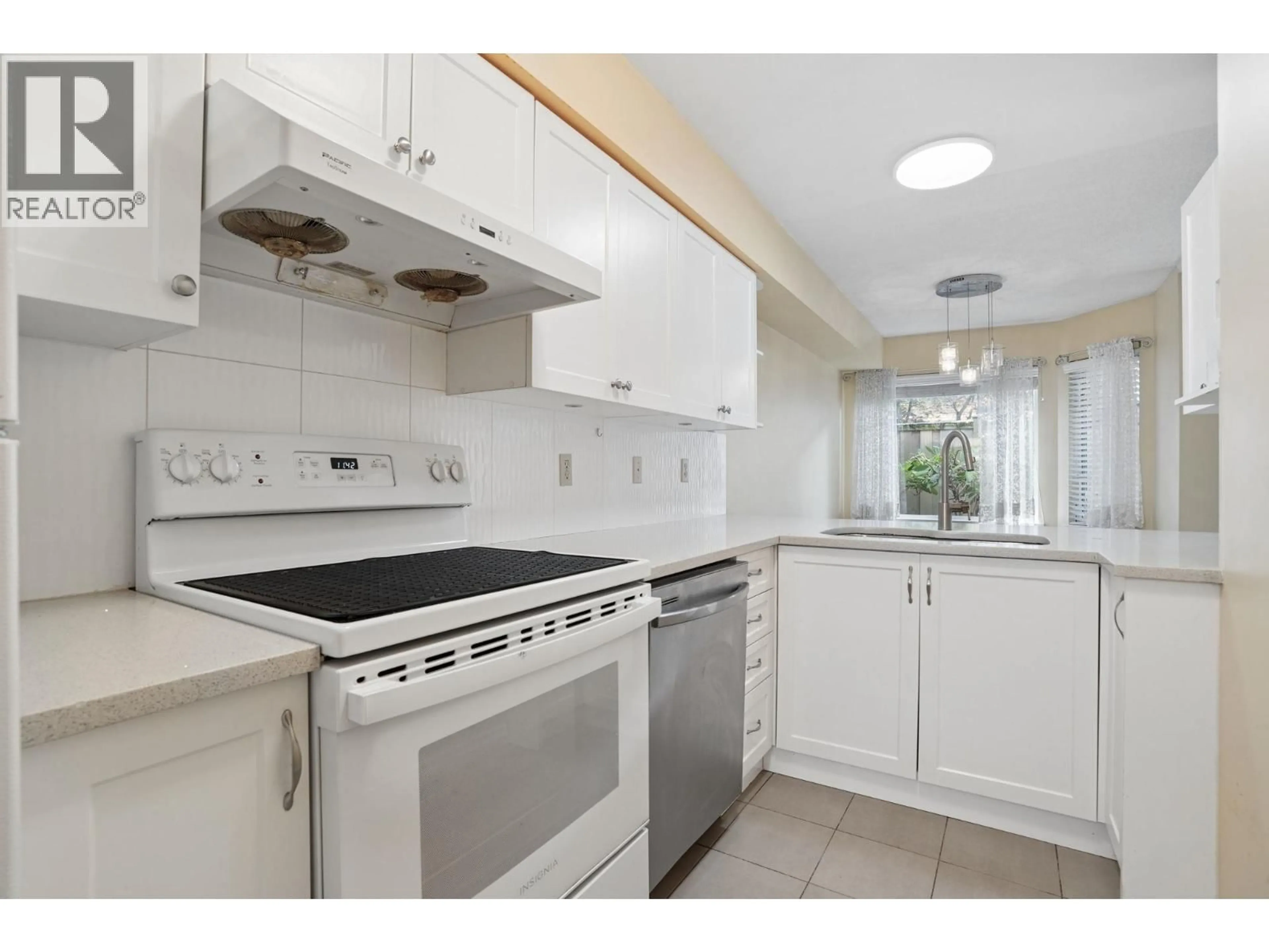 Standard kitchen, ceramic/tile floor for 11 - 12020 GREENLAND DRIVE, Richmond British Columbia V6V2M8