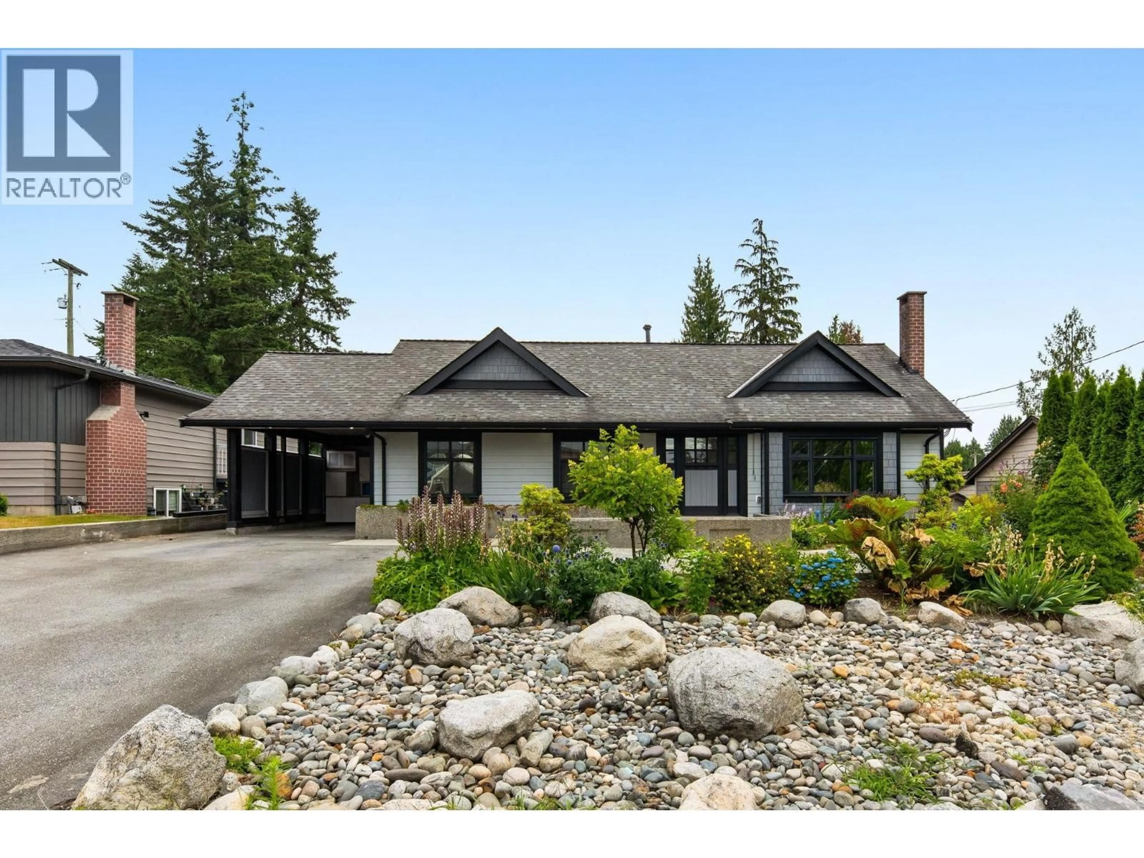 Home with vinyl exterior material, mountain view for 1660 CHARLAND AVENUE, Coquitlam British Columbia V3K3L7