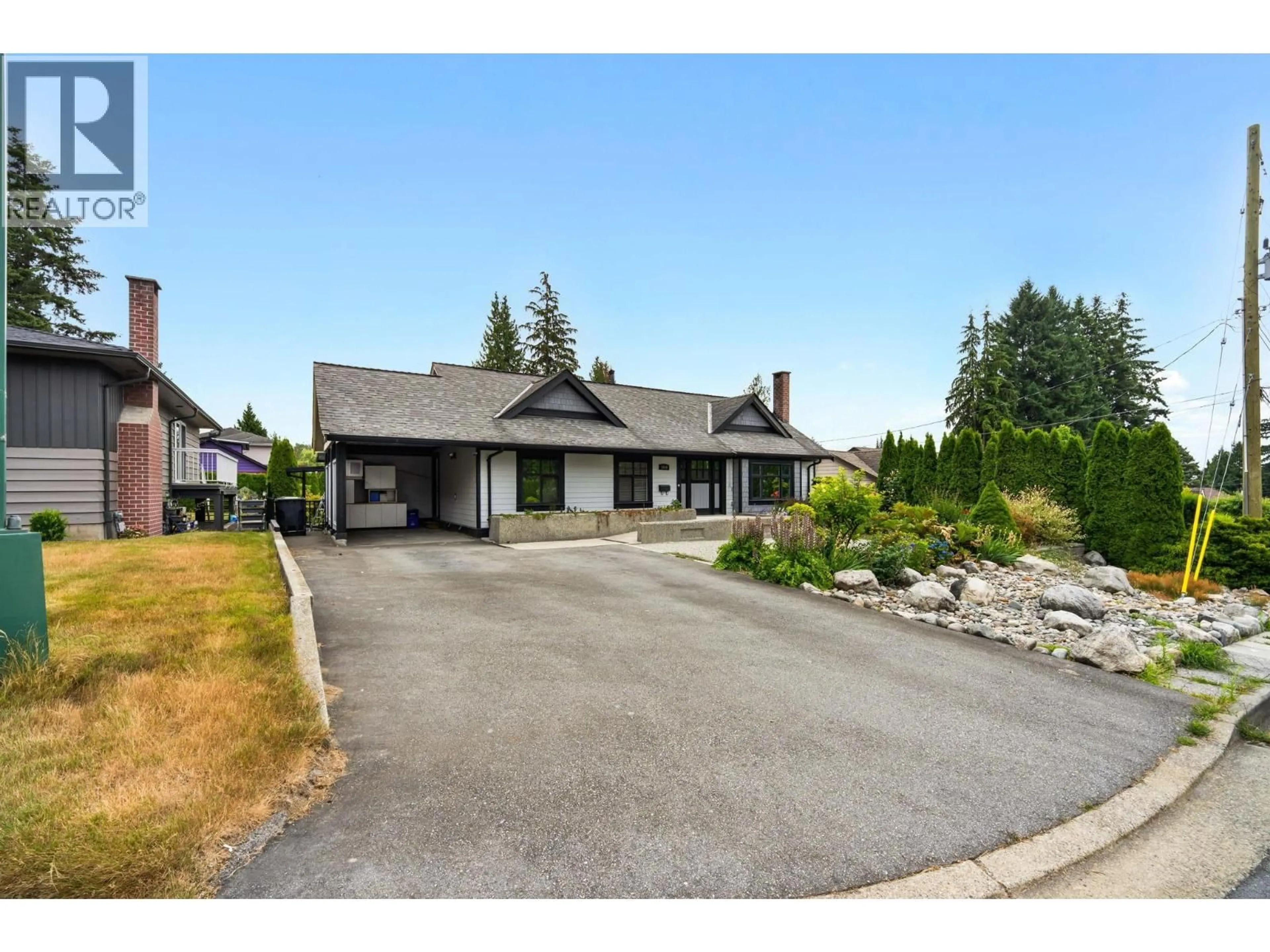 A pic from outside/outdoor area/front of a property/back of a property/a pic from drone, street for 1660 CHARLAND AVENUE, Coquitlam British Columbia V3K3L7