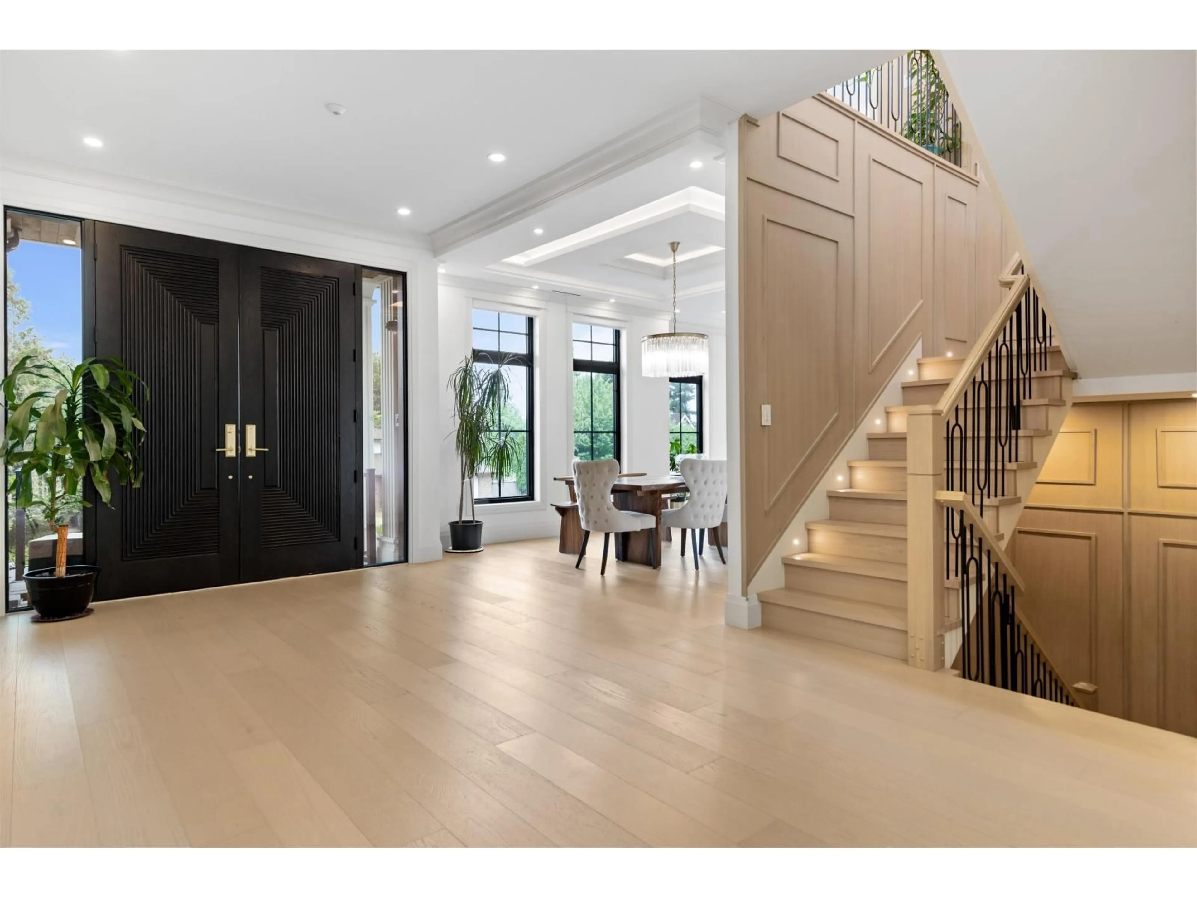 Indoor foyer for 9269 163 STREET, Surrey British Columbia V4N3C9
