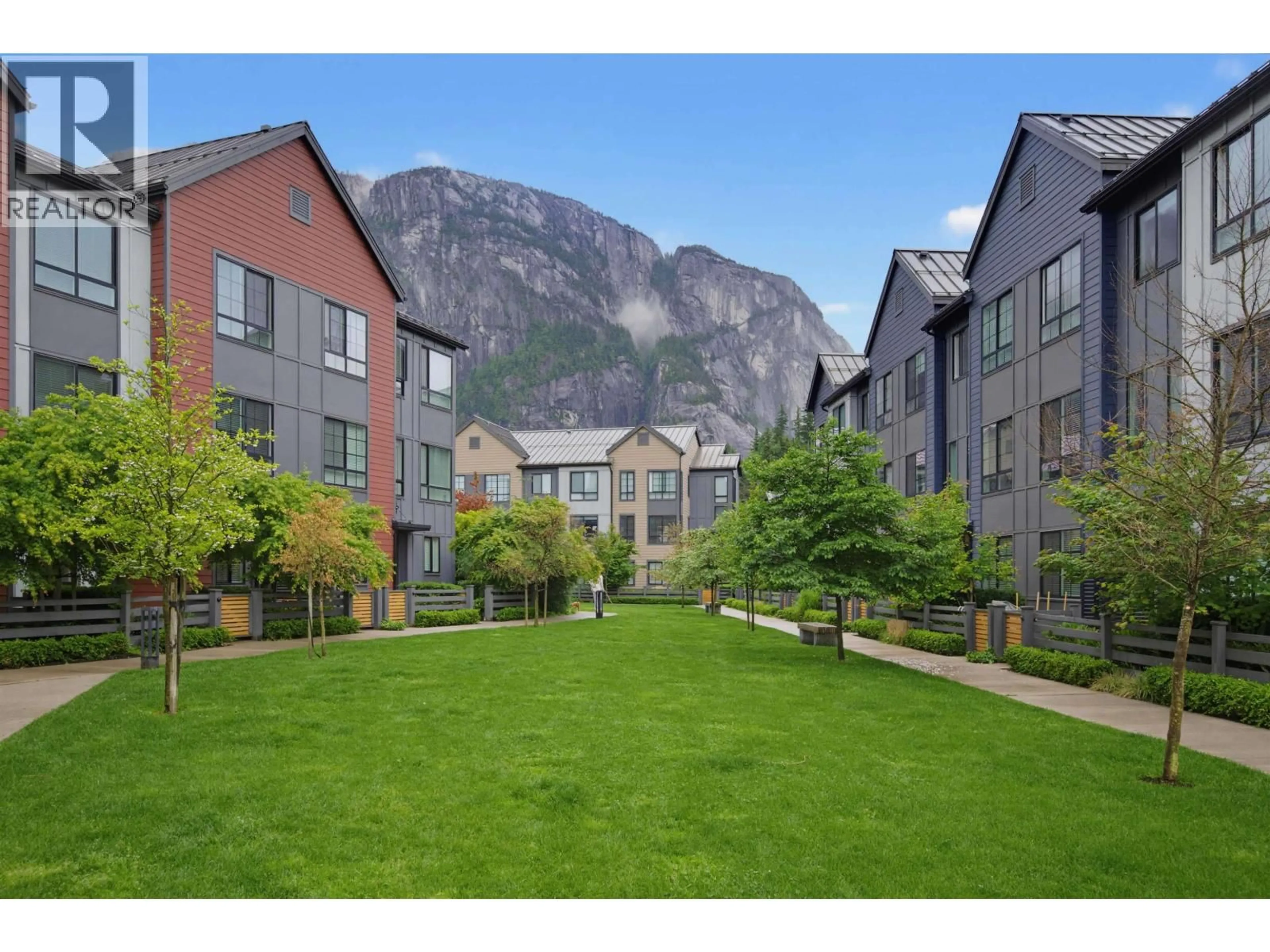 Patio, mountain view for 38006 FAIRWATER PLACE, Squamish British Columbia V8B2A1