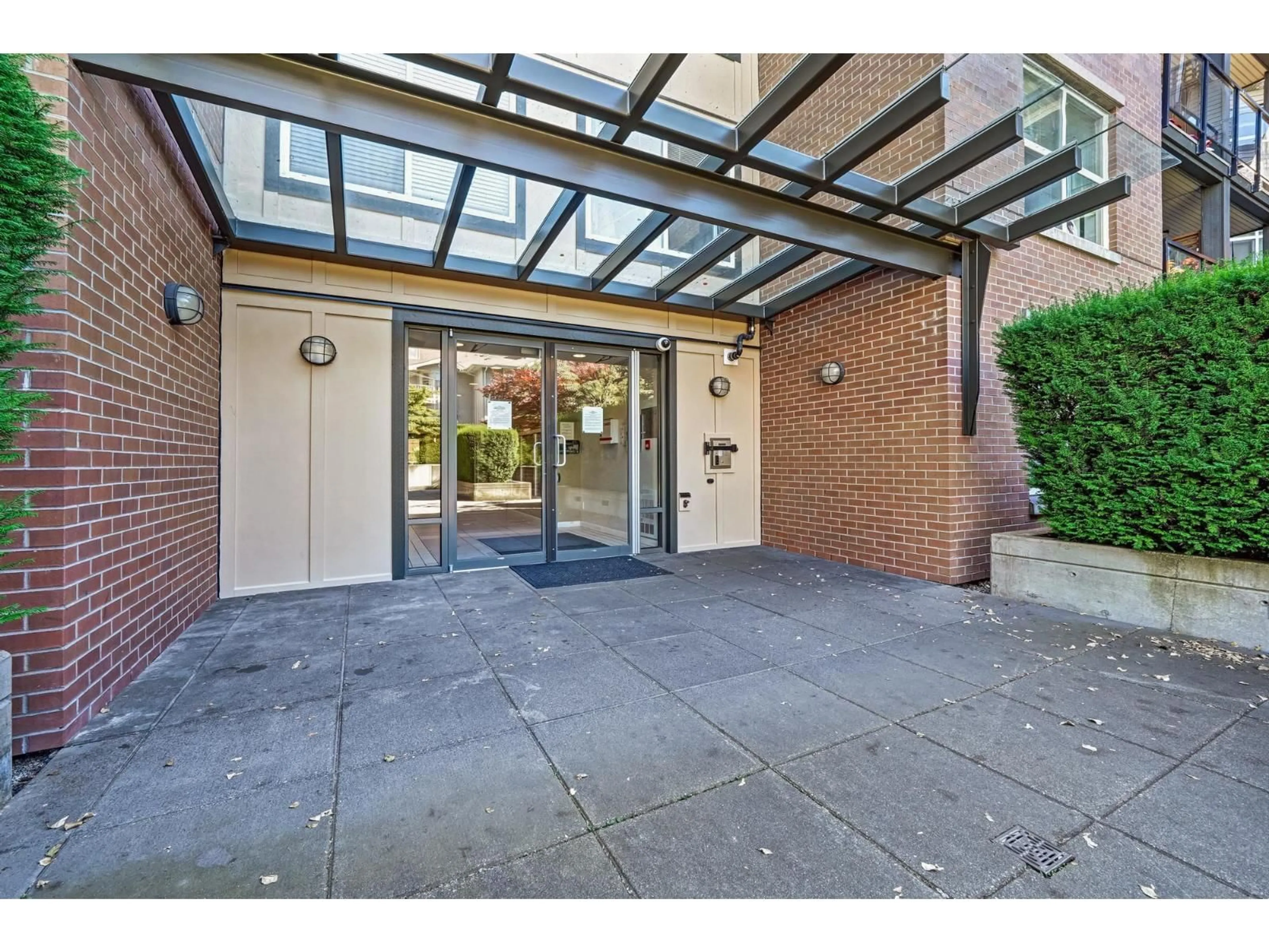 Indoor foyer for 117 - 10707 139 STREET, Surrey British Columbia V3T0B2