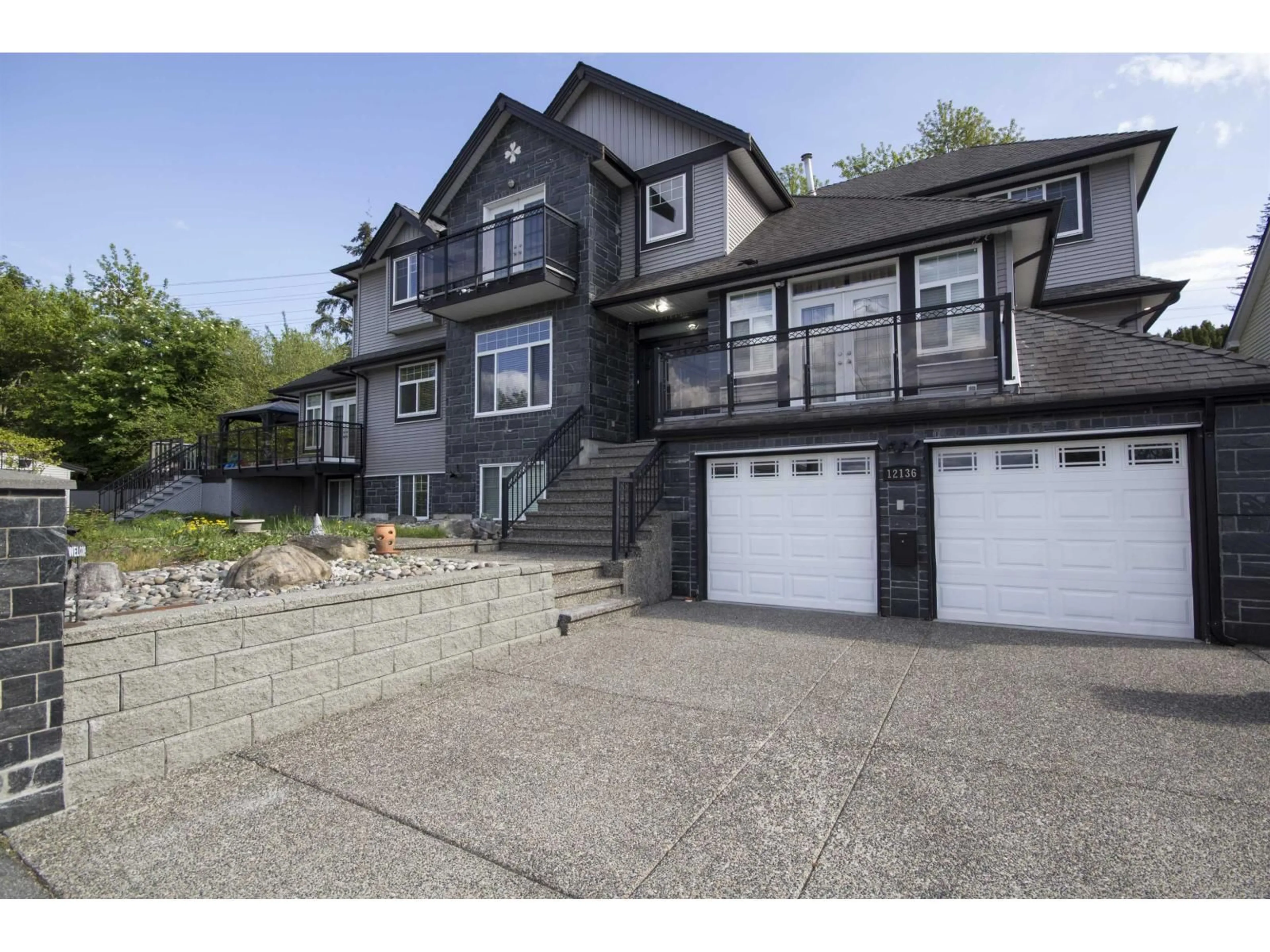 A pic from outside/outdoor area/front of a property/back of a property/a pic from drone, street for 12136 100A AVENUE, Surrey British Columbia V3V2Y5