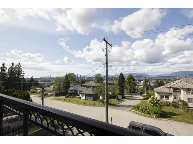 12136 100A AVENUE, Surrey 3