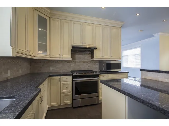 12136 100A AVENUE, Surrey 4