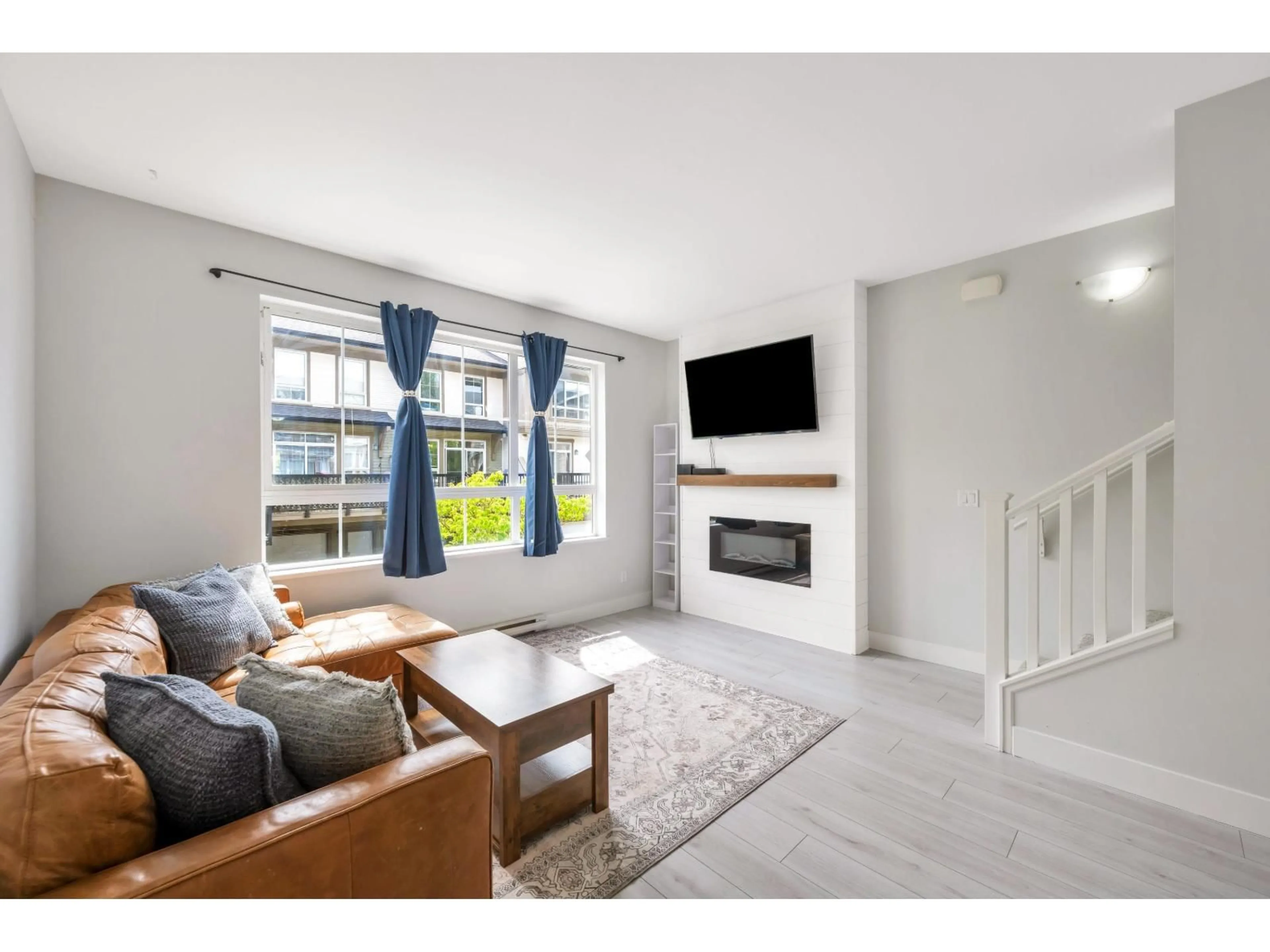 Living room with furniture, unknown for 121 - 19505 68A AVENUE, Surrey British Columbia V4N6K3