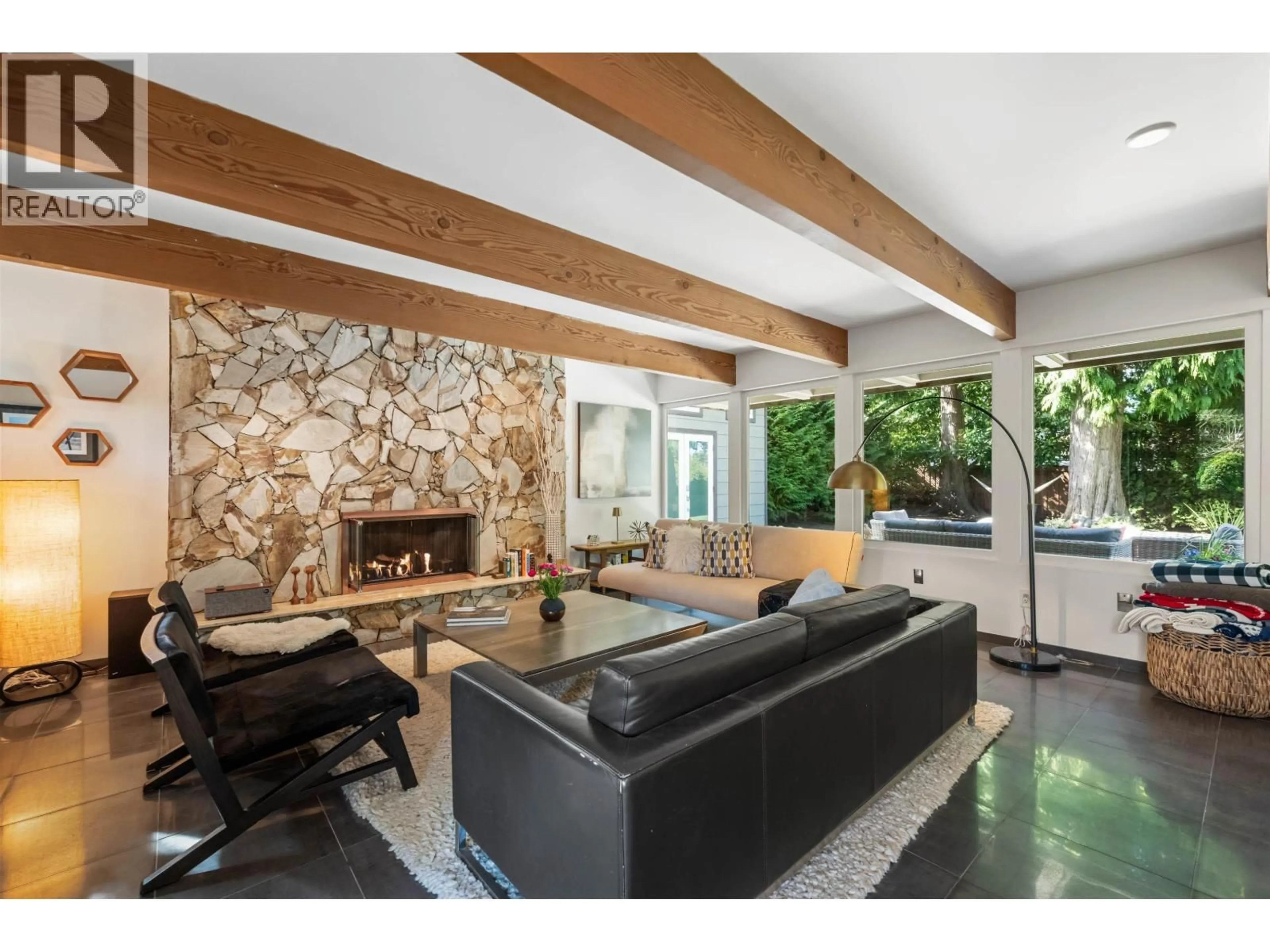 Lobby for 4909 8A AVENUE, Delta British Columbia V4M1S8
