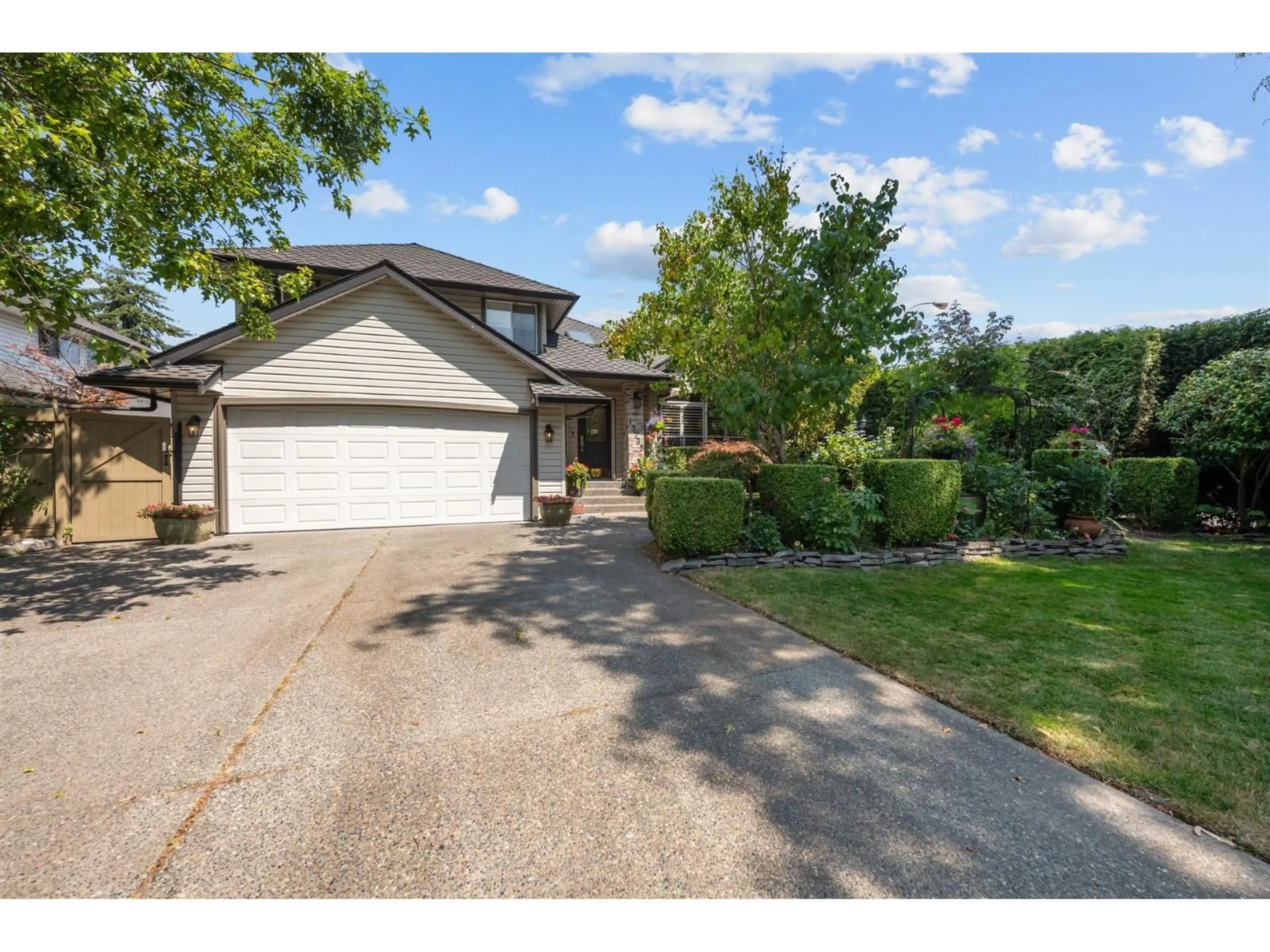 A pic from outside/outdoor area/front of a property/back of a property/a pic from drone, street for 15239 29A AVENUE, Surrey British Columbia V4P1G7