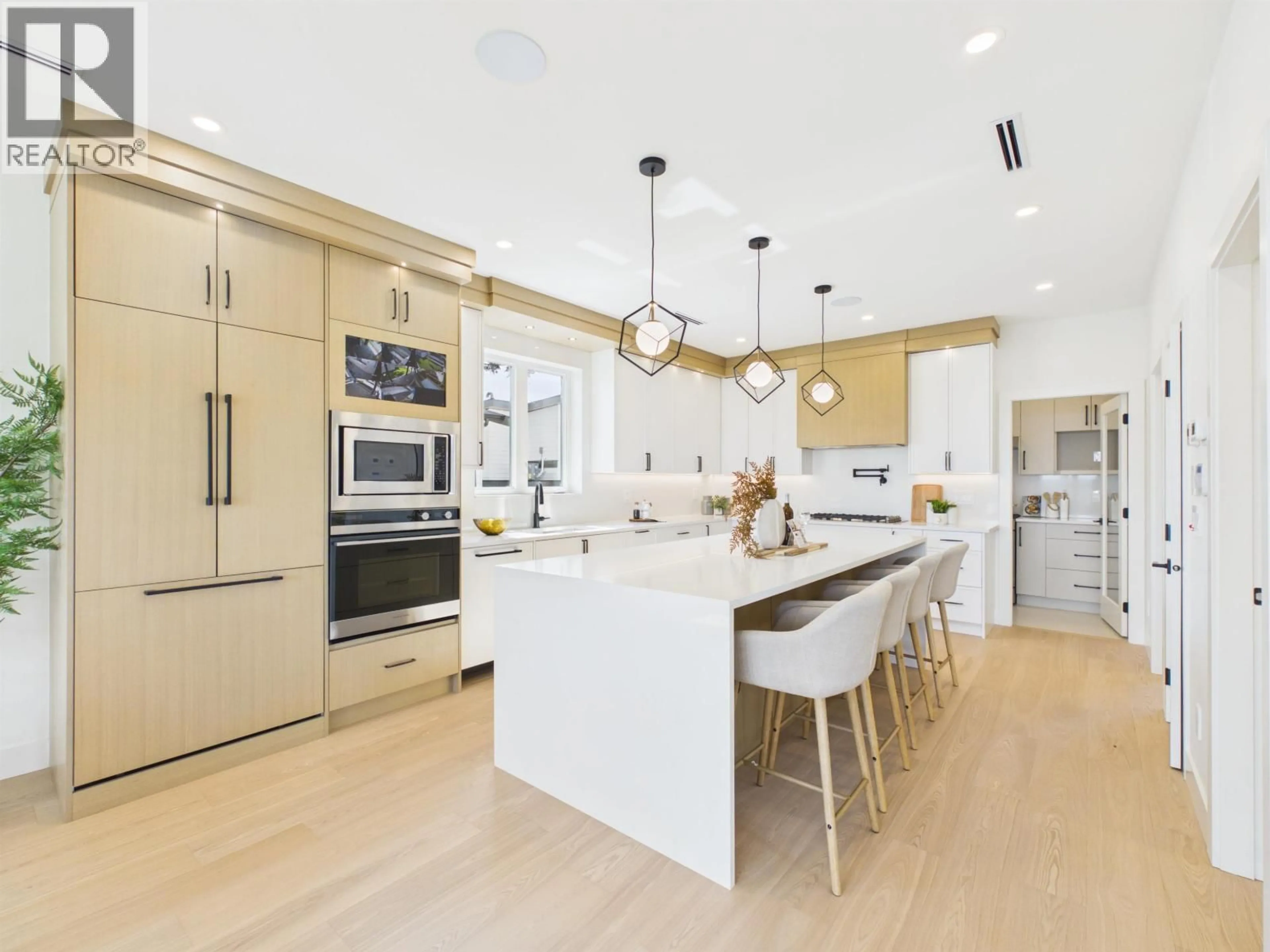 Contemporary kitchen, unknown for 217 E EIGHTH AVENUE, New Westminster British Columbia V3L4K1