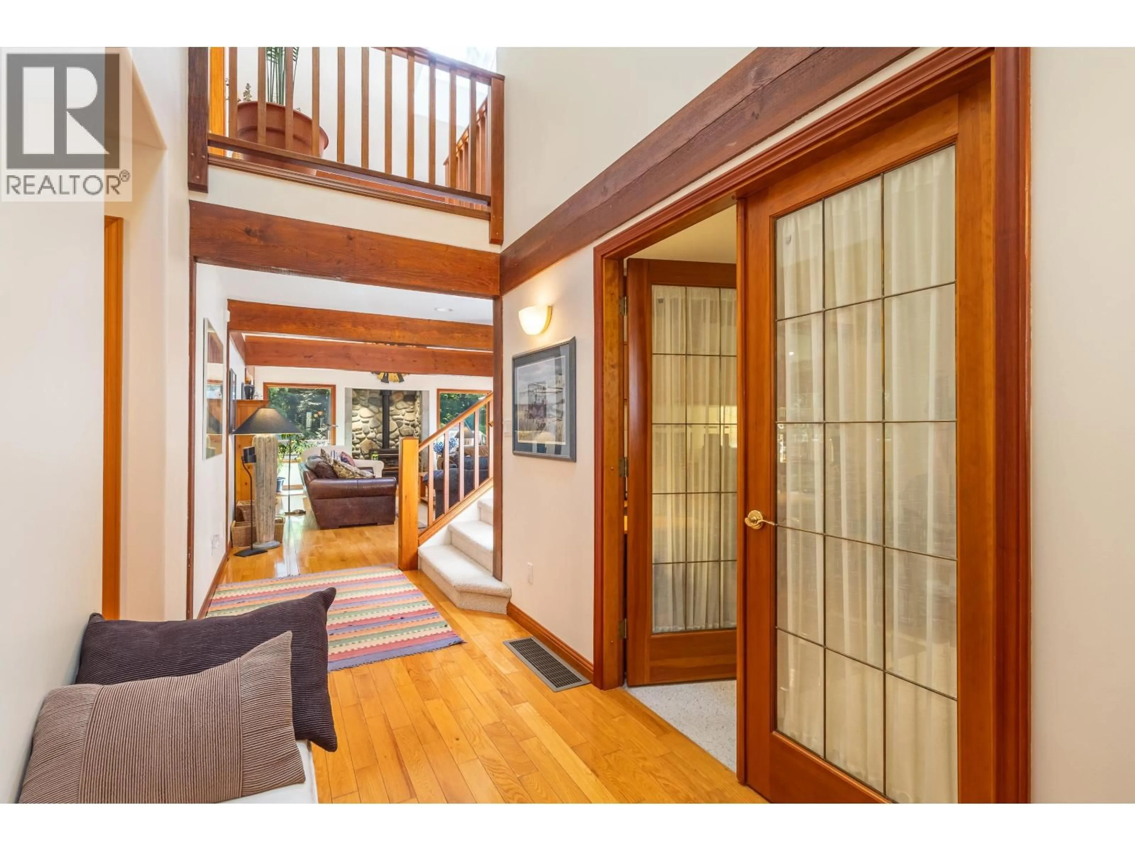 Indoor entryway for 1484 HENDERSON AVENUE, Roberts Creek British Columbia V0N2W2